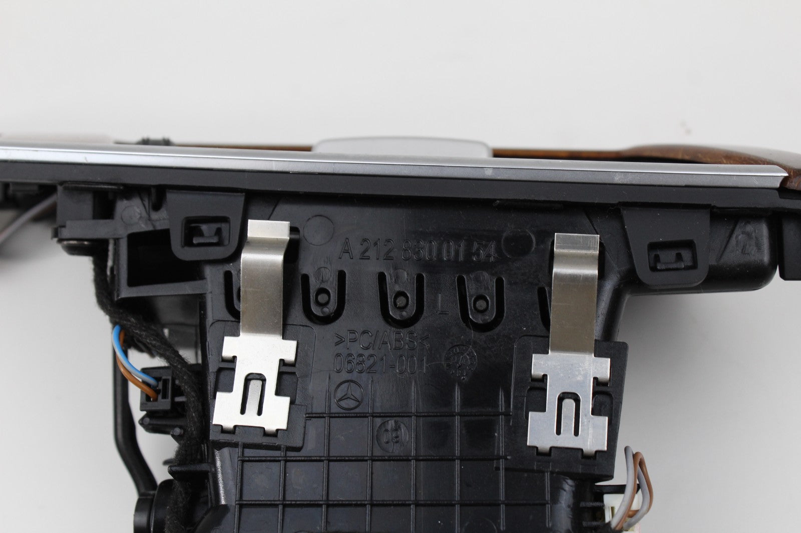 2010-13 MERCEDES E350 FRONT LEFT SIDE AC AIR VENT OEM A2126800093