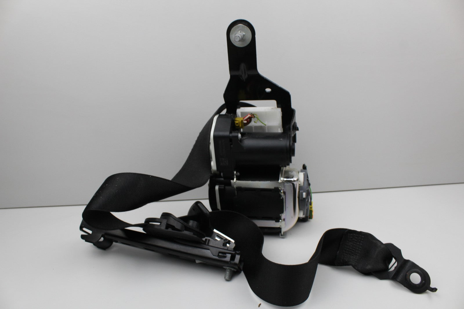 2010-2016 Mercedes W212 E350 Front left Seat Belt Seatbelt Retractor Black OEM