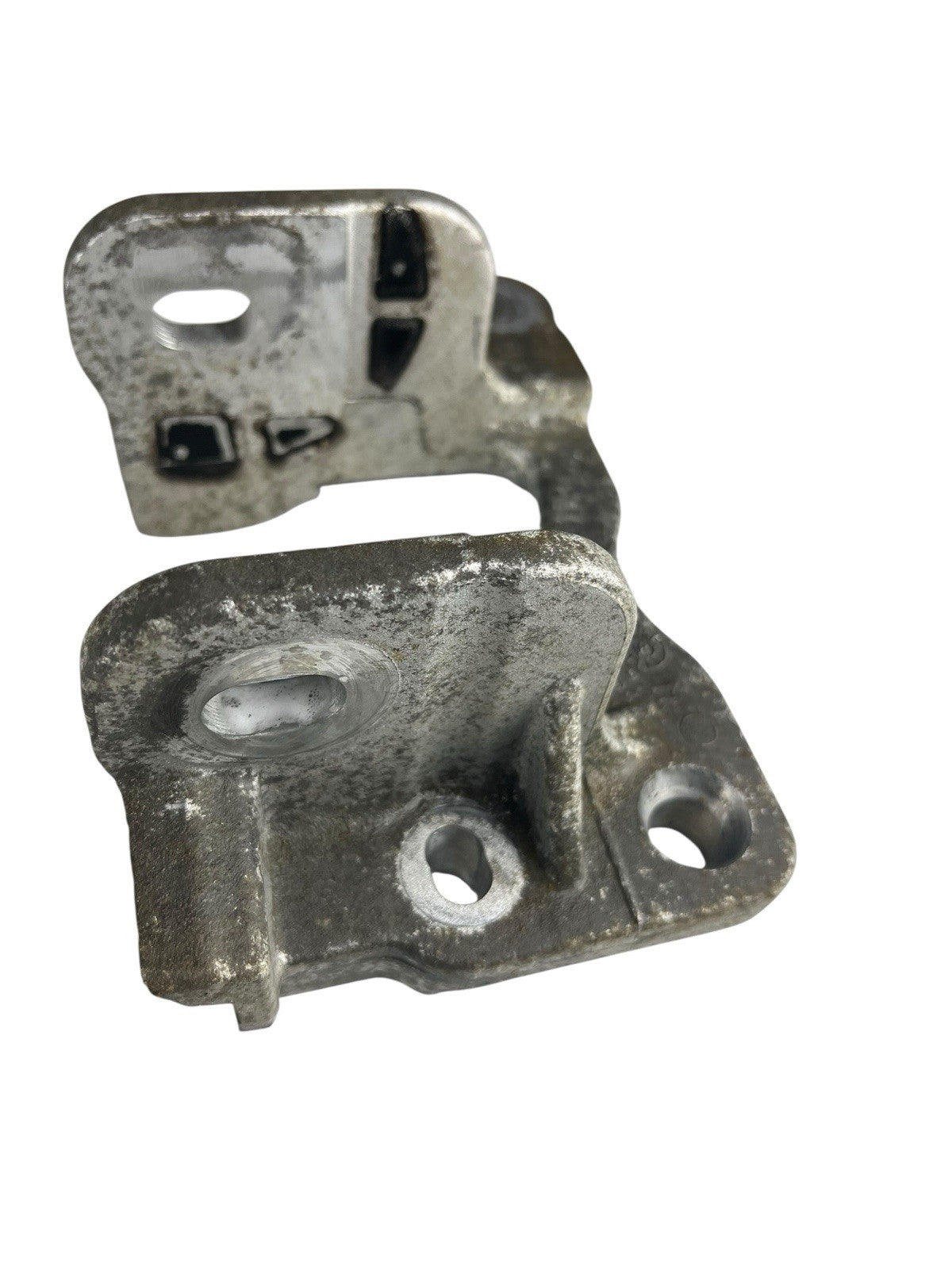 2015 Ford Engine Mounting Bracket   8G13-6B033-AG OEM