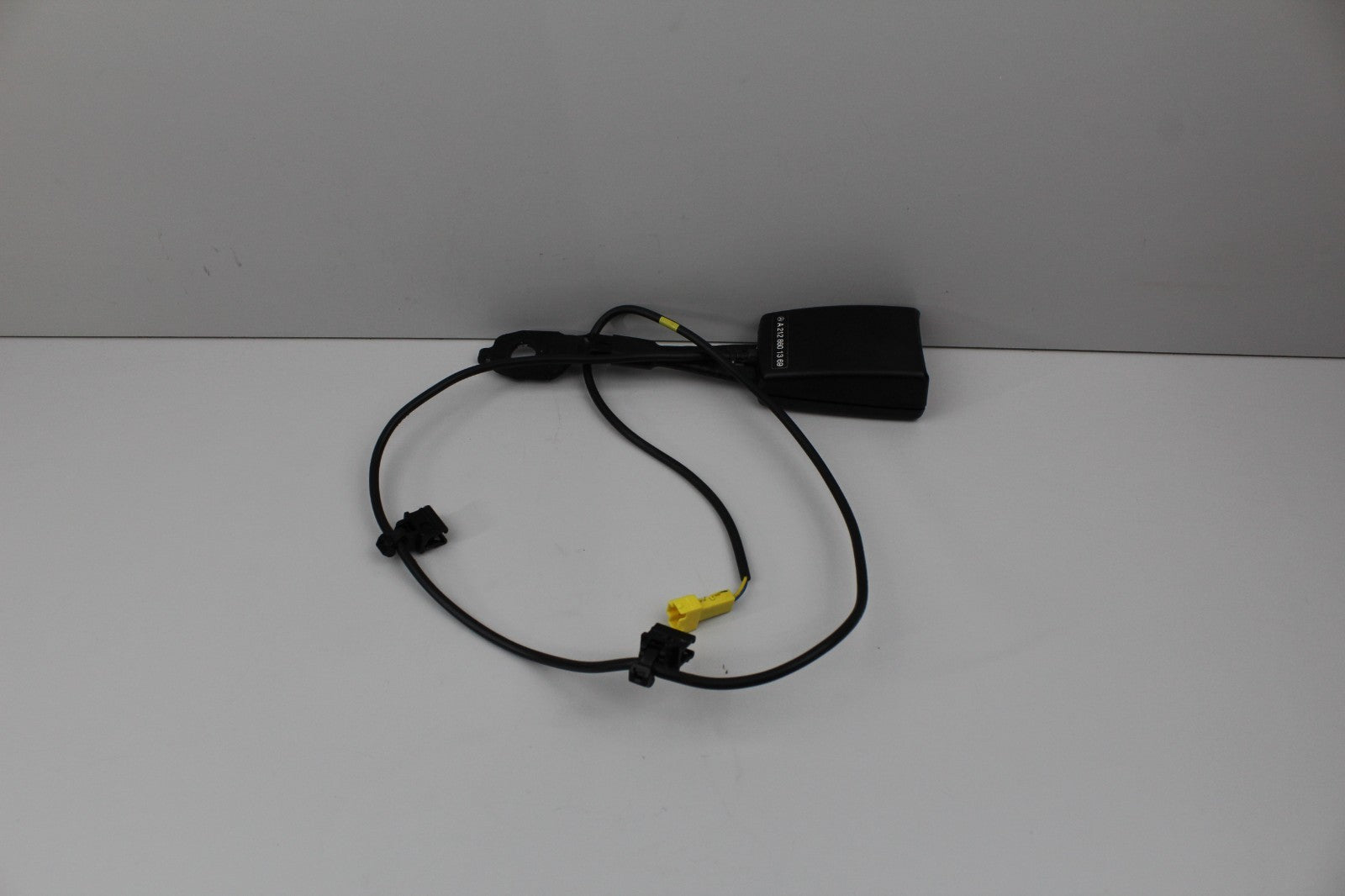 2010-16 MERCEDES E350 FRONT RIGHT SEAT BELT BUCKLE OEM A2128601369