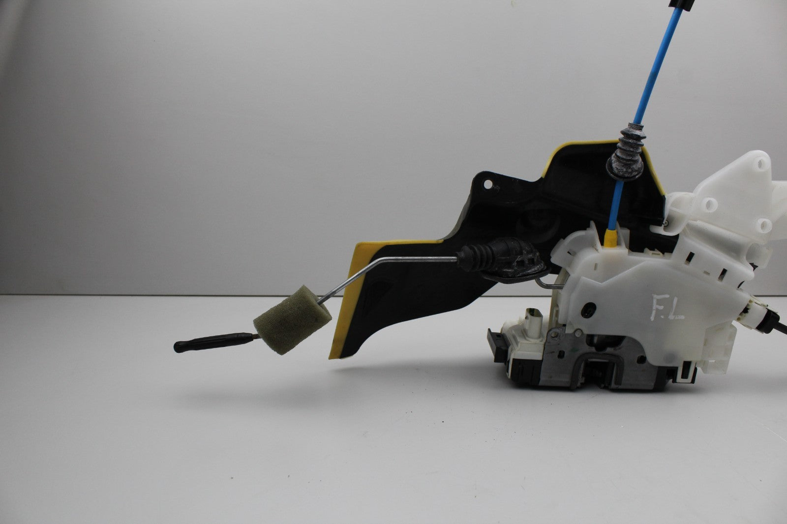 2010-16 MERCEDES BENZ FRONT LEFT N/S DOOR LOCK MECHANISM OEM A2127230308