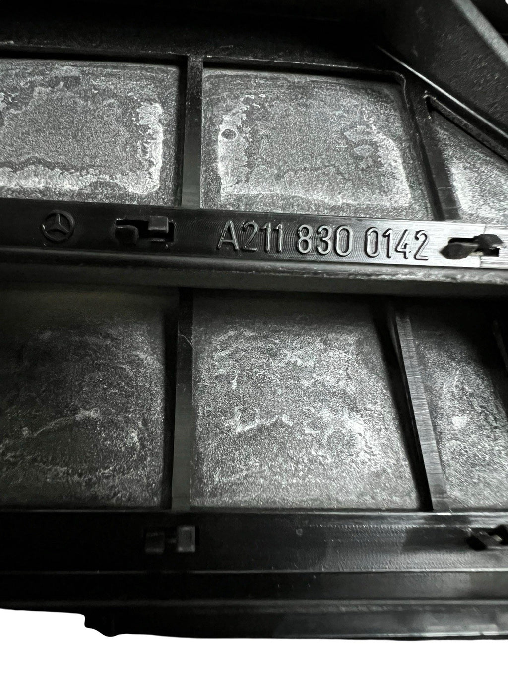 03-06 MERCEDES CLS500 E320 LEFT RIGHT REAR TRUNK AIR VENT OEM