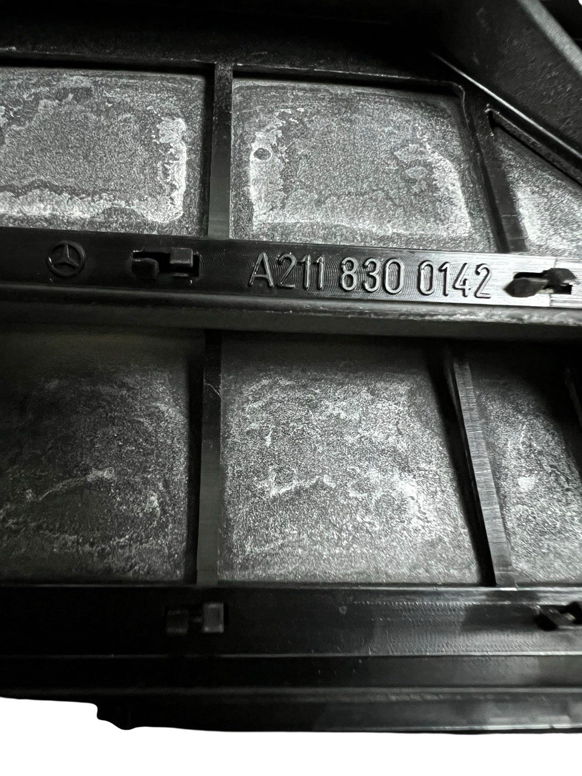 03-06 MERCEDES CLS500 E320 LEFT RIGHT REAR TRUNK AIR VENT OEM