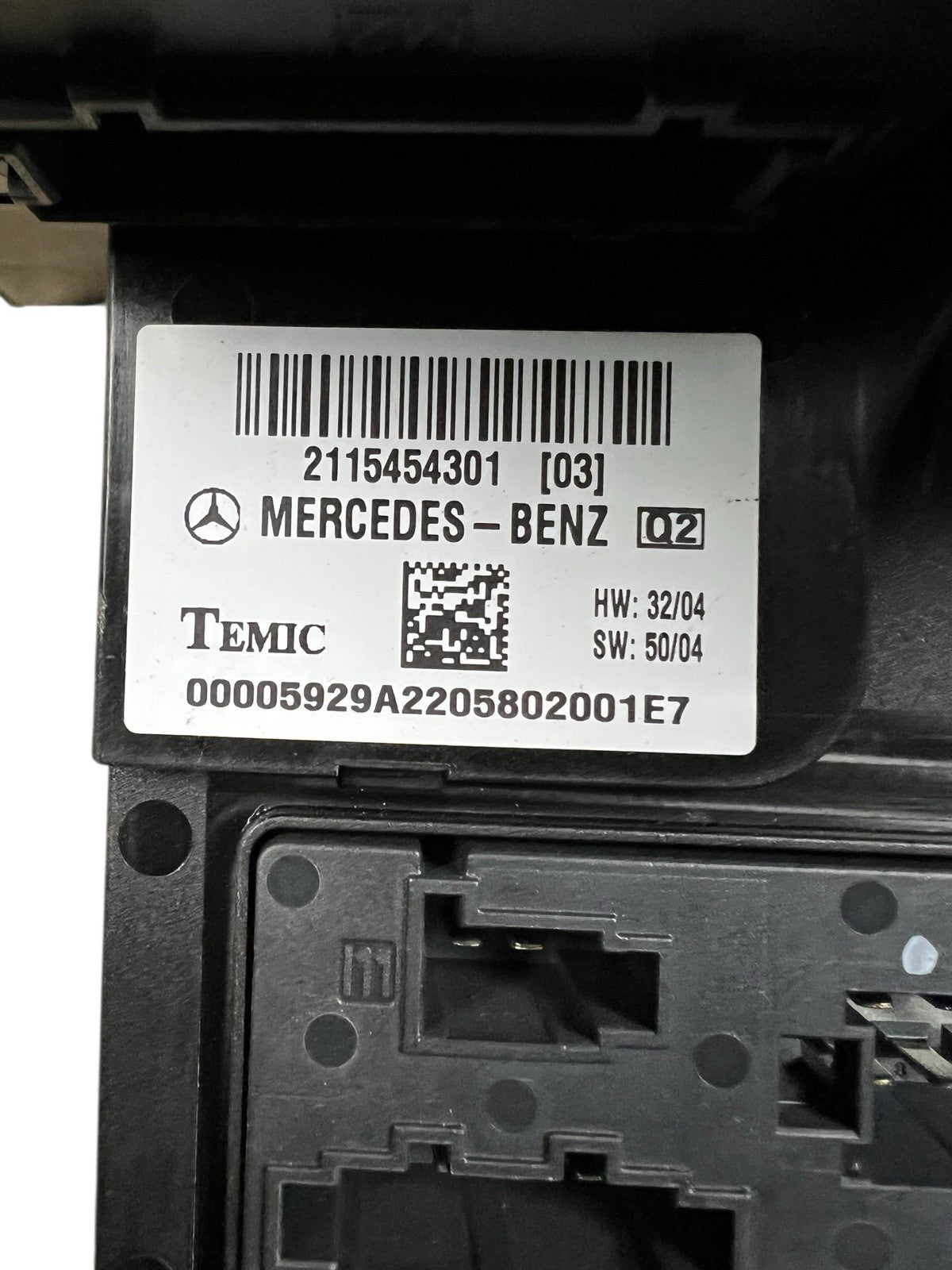 2006 Mercedes-Benz E350 Fuse Box OEM ￼A2115451083