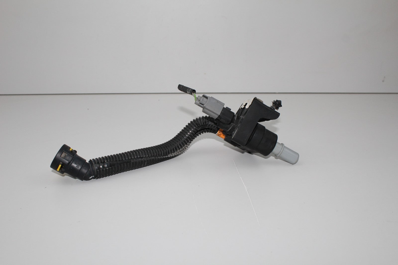 2917-2020 LINCOLN MKZ FUEL VAPOR VALVE WITH HOSE OEM HG939D333