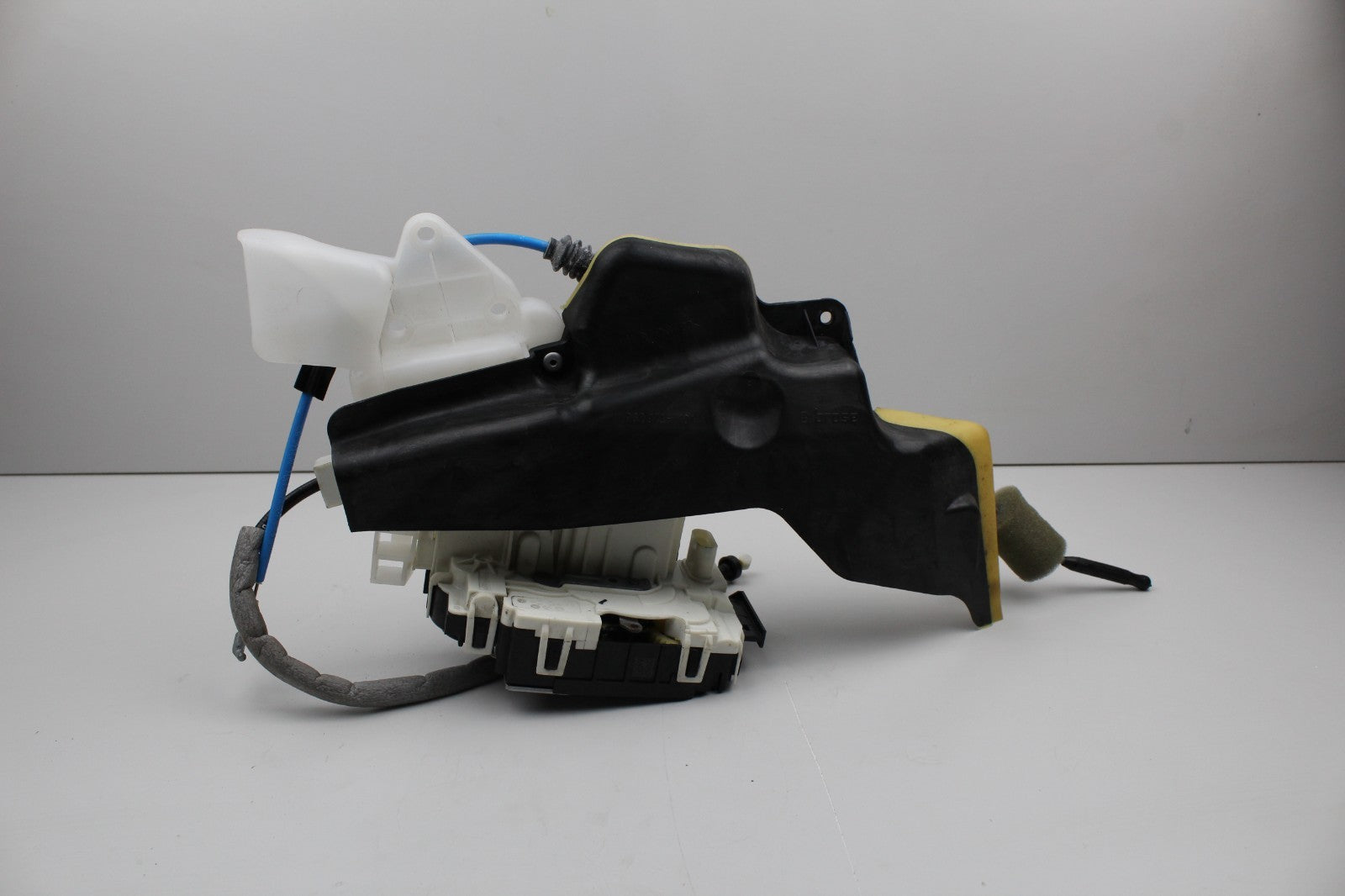 2010-16 MERCEDES BENZ FRONT LEFT N/S DOOR LOCK MECHANISM OEM A2127230308