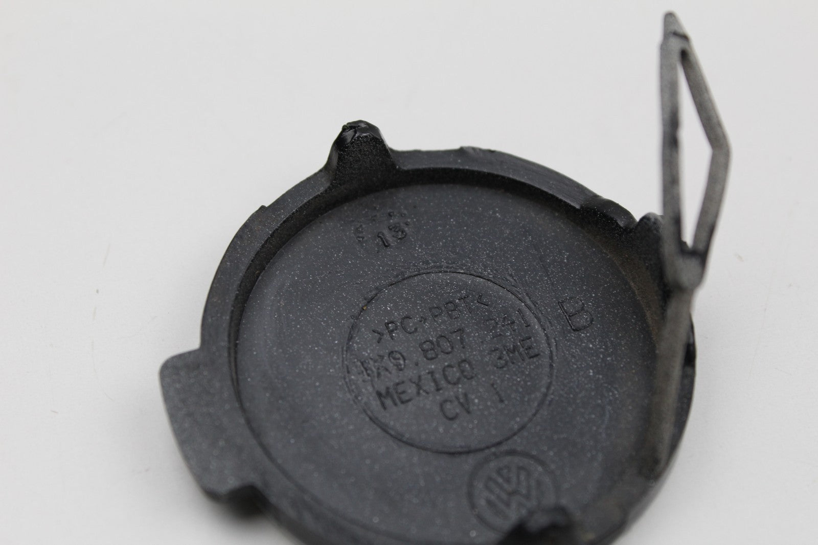 2009-2014 VOLKSWAGEN JETTA FRONT TOW EYE CAP OEM 1K9807241