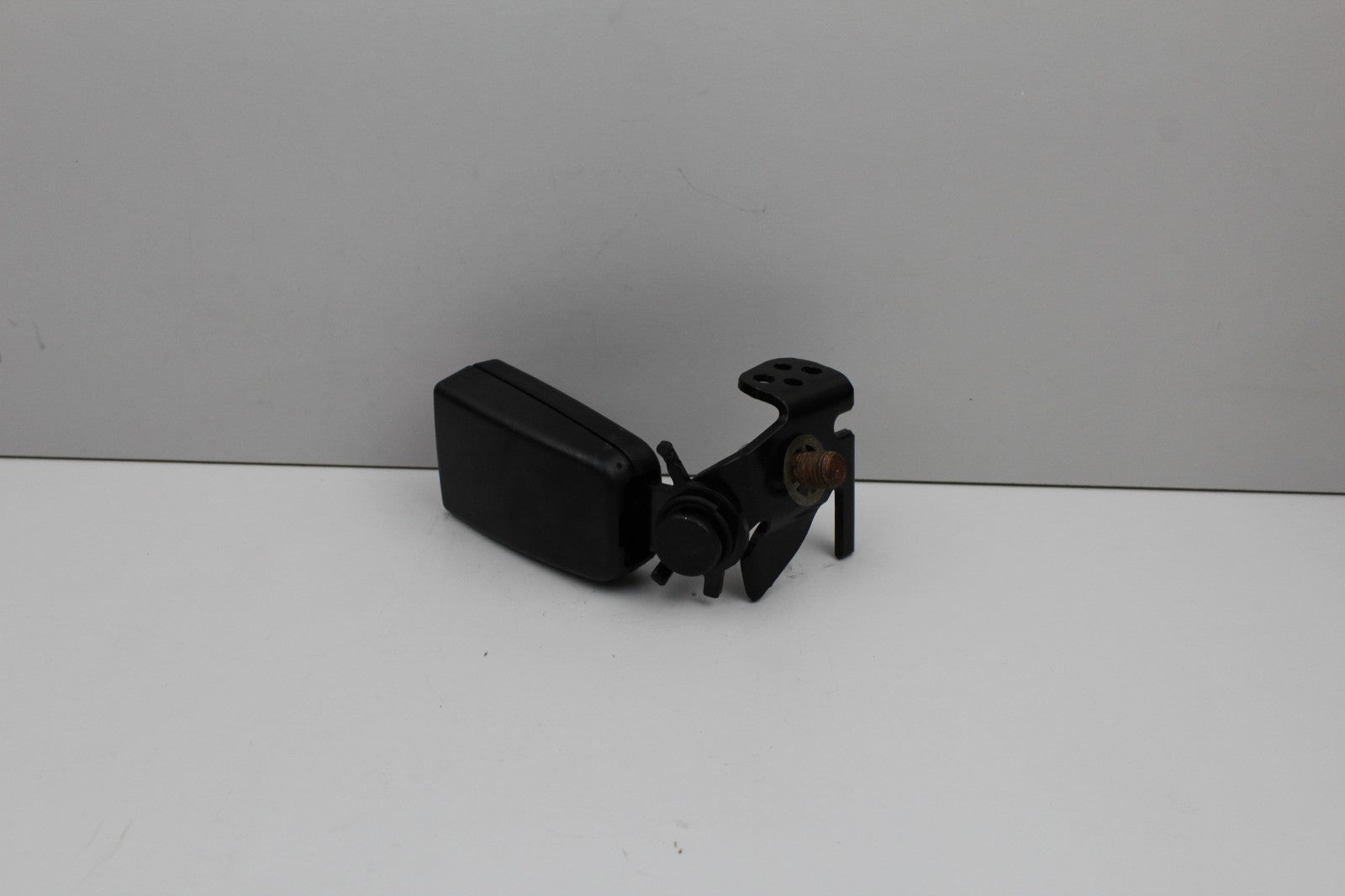 2012-18 MERCEDES E350 REAR LEFT SIDE SEAT BELT BUCKLE OEM A2128602169