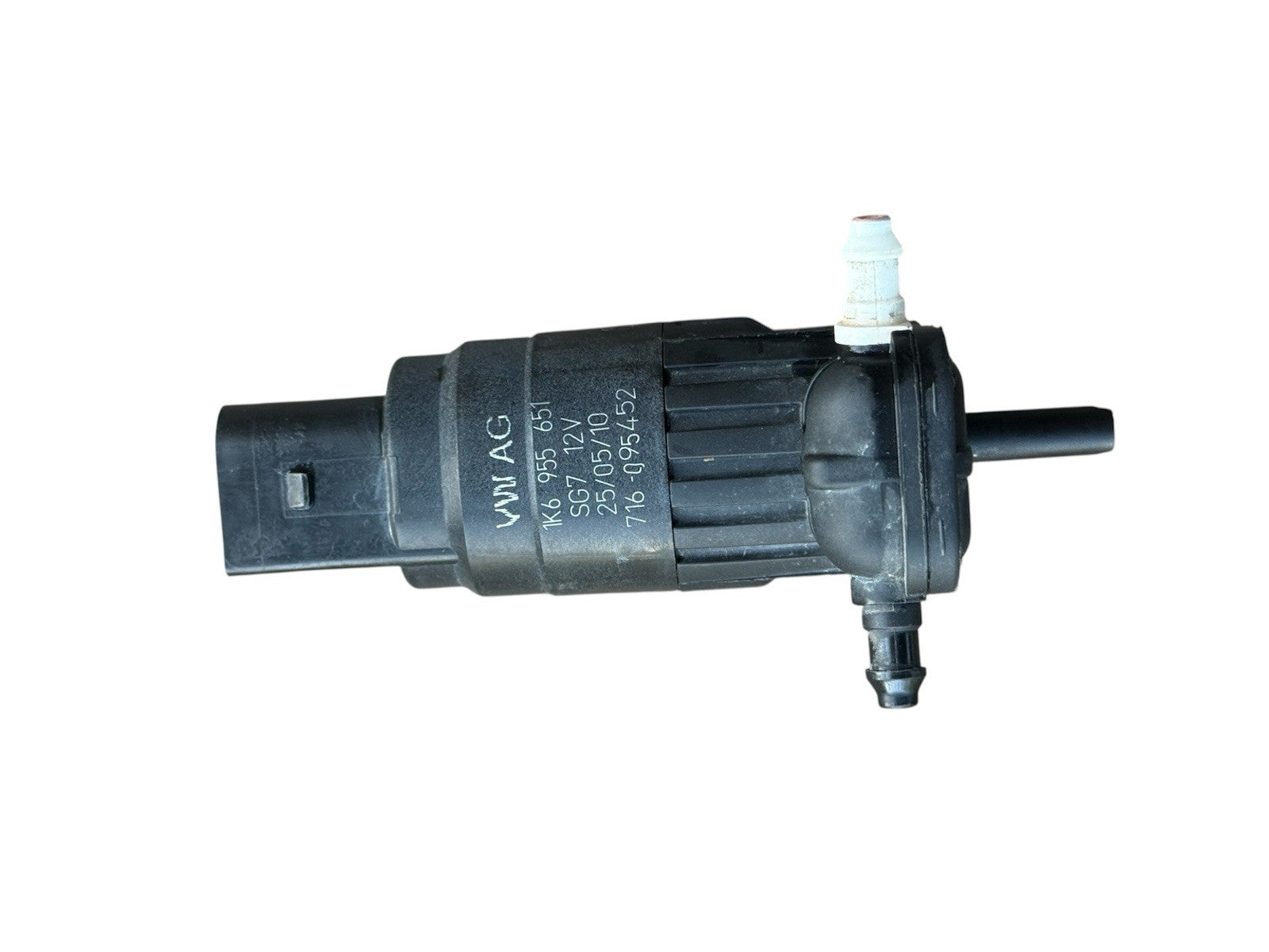 2010-2014 VOLKSWAGEN JETTA TDI WAGONwindshield washer pump (front) OEM 1K6955651
