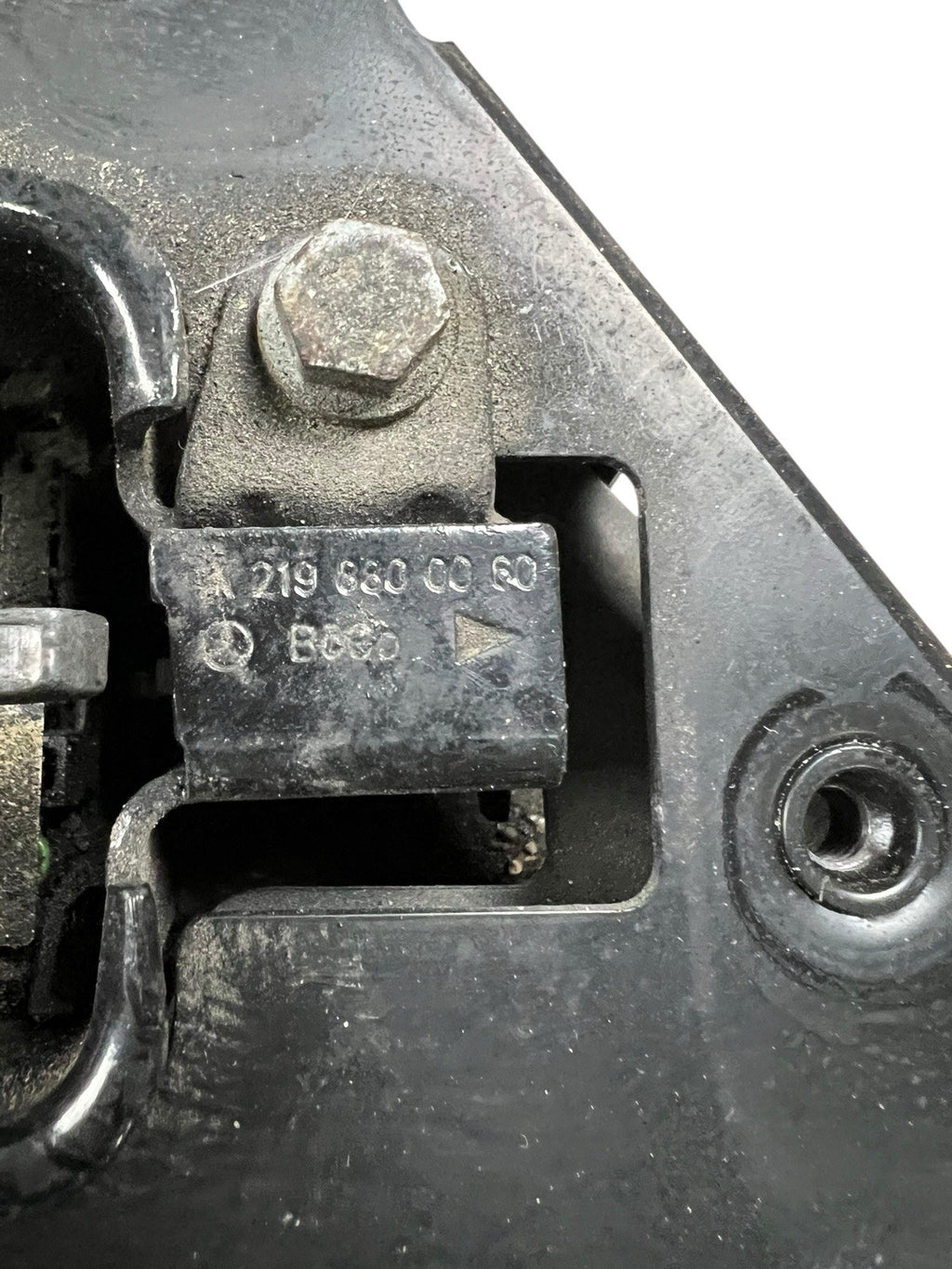 06 Mercedes-Benz E350 Front Left Headlight Lamp Bracket Support OEM A2198800060