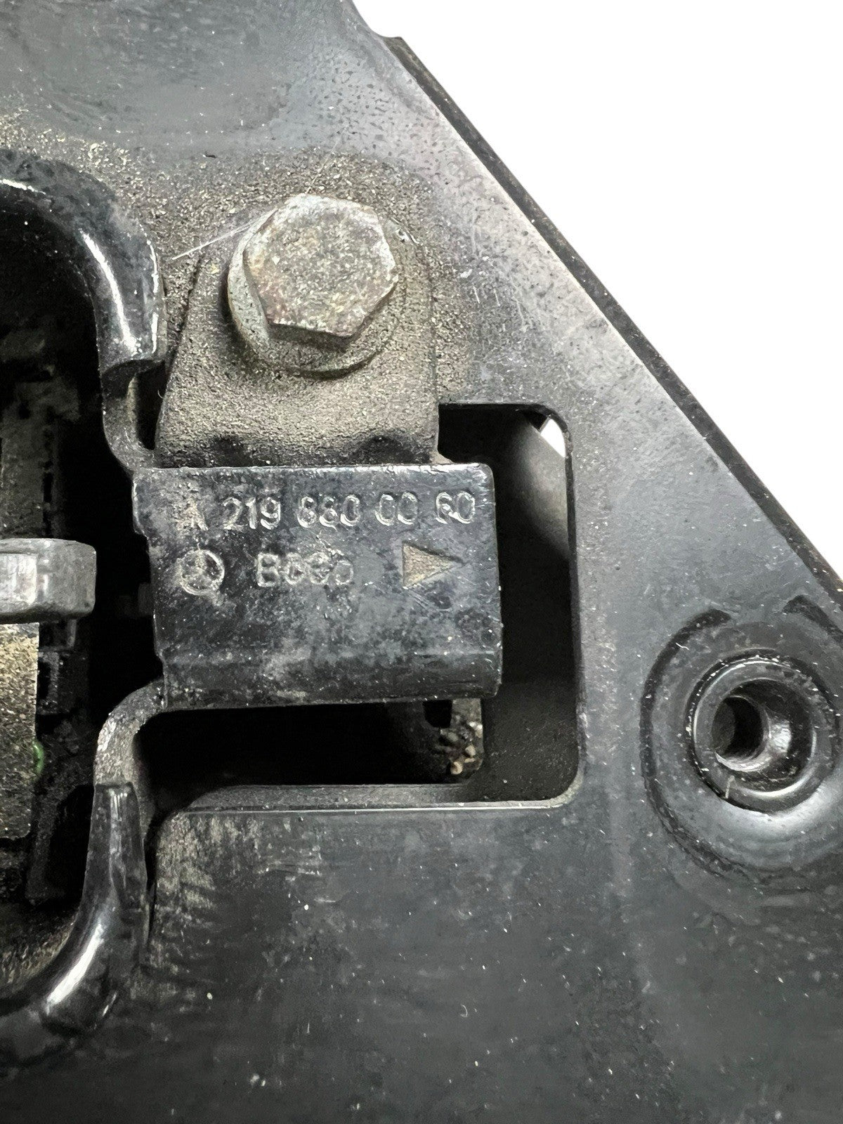 06 Mercedes-Benz E350 Front Left Headlight Lamp Bracket Support OEM A2198800060