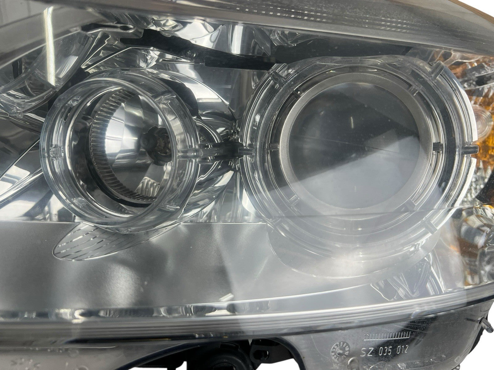 2008-2011 Mercedes Benz C300C350 W204 Driver Left Xenon Headlight OEMA2048203361