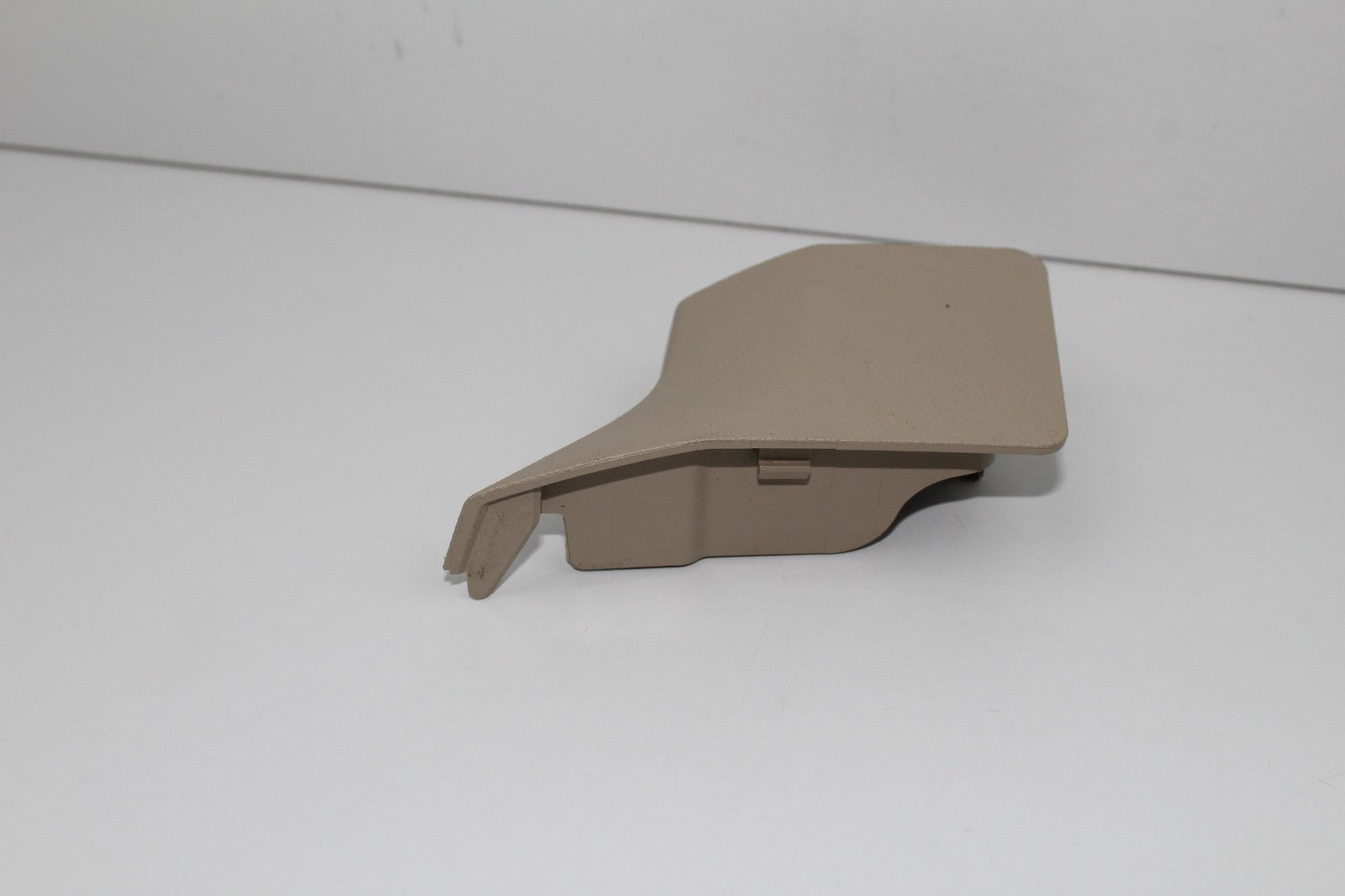 10-16 MERCEDES E350 FRONT LEFT DRIVER SIDE SEAT BELT TRIM COVER OEM A2129181130