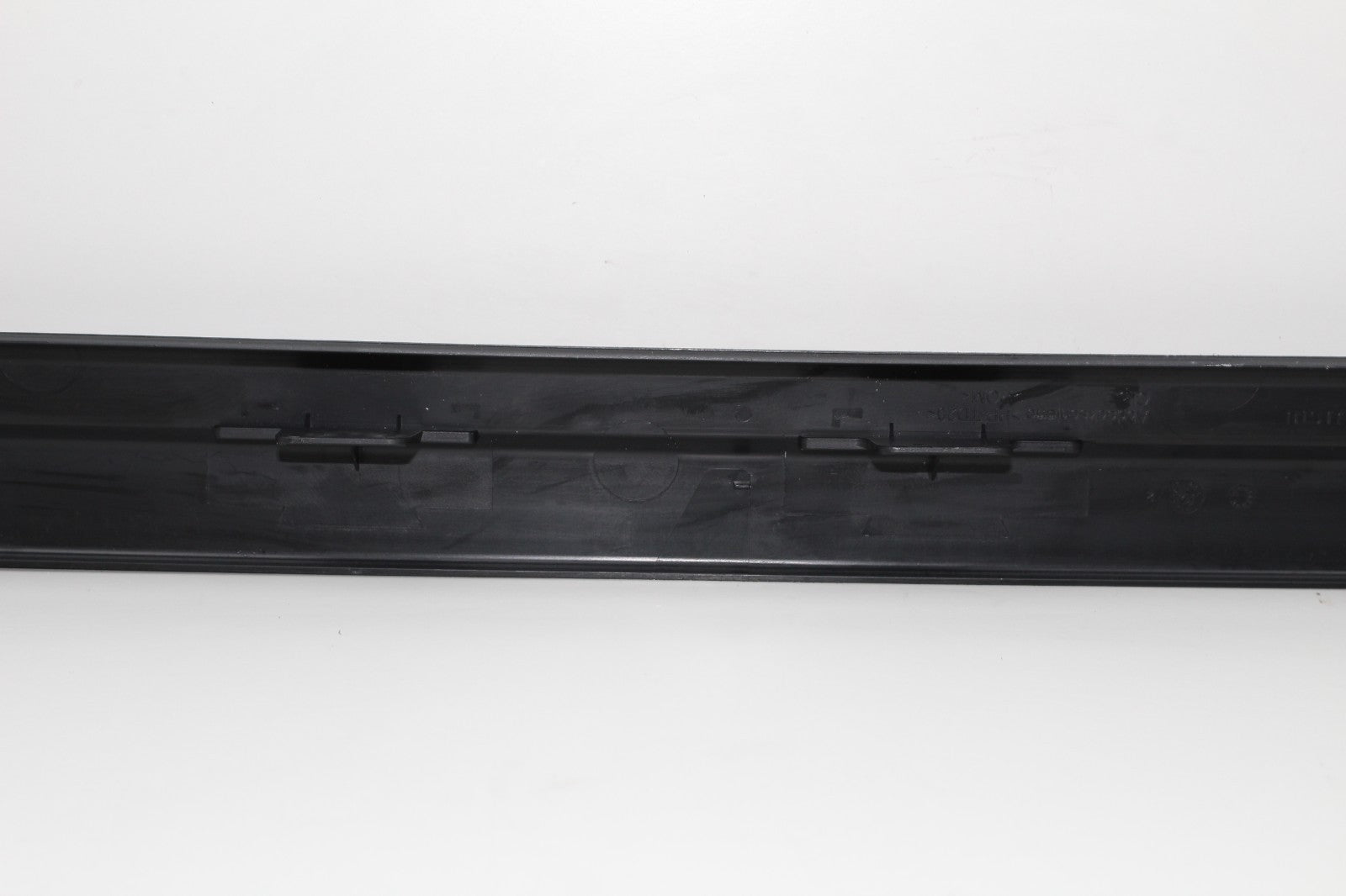 10-16 MERCEDES E350 FRONT LEFT DOOR SCUFF TRIM PANNEL COVER OEM 2126860136