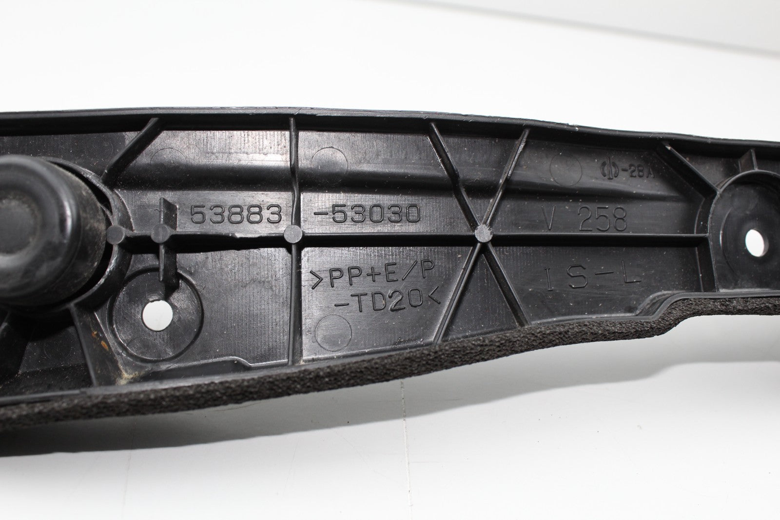 2015 DODGE CHALLANGER LEFT SIDE BUMPER BRACKET OEM 