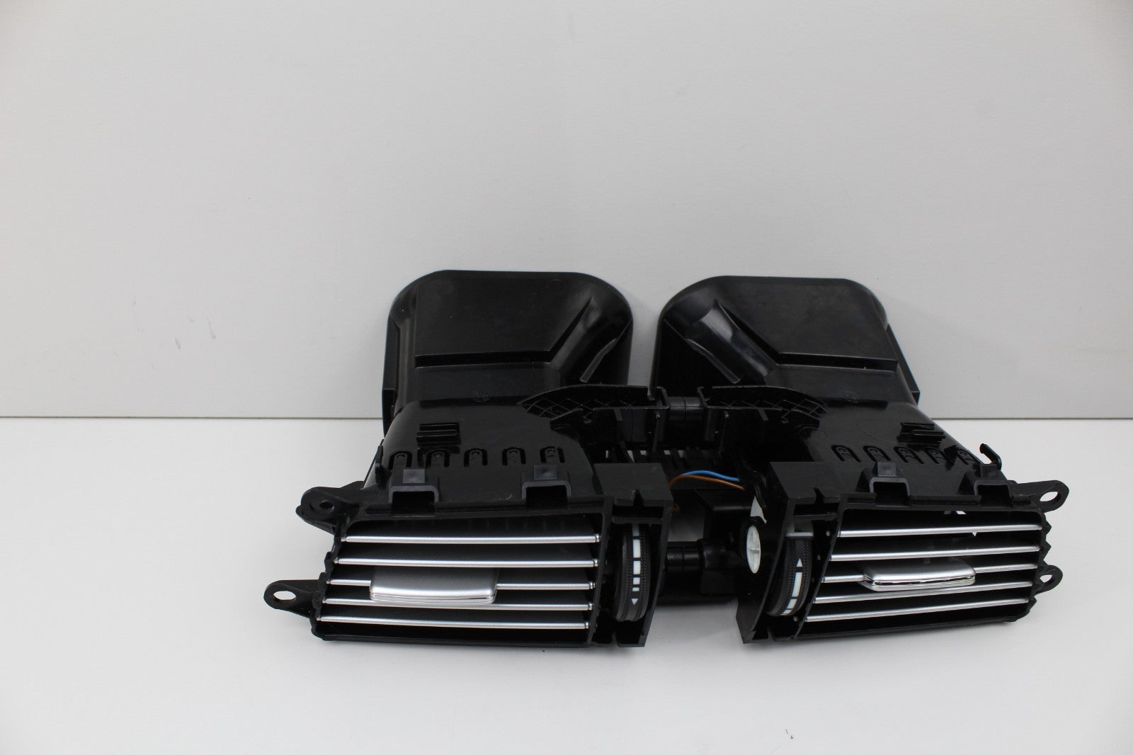 2010-13 MERCEDES E350 CENTER DASH AIR VENT GRILLE OEM A2128302554