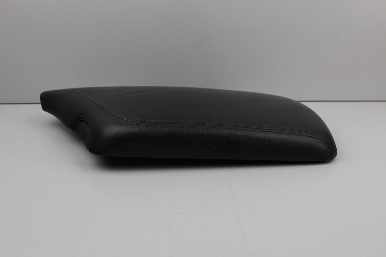 2015-23 DODGE CHALLENGER CENTER CONSOL ARM REST OEM 5LE49LA8AF