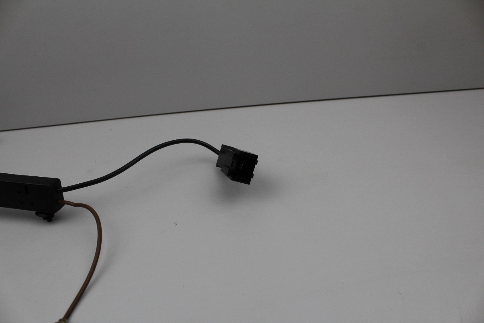 2010-16 MERCEDES E350 ANTENNA NOSIE FILTER MODULE OEM A2128704589