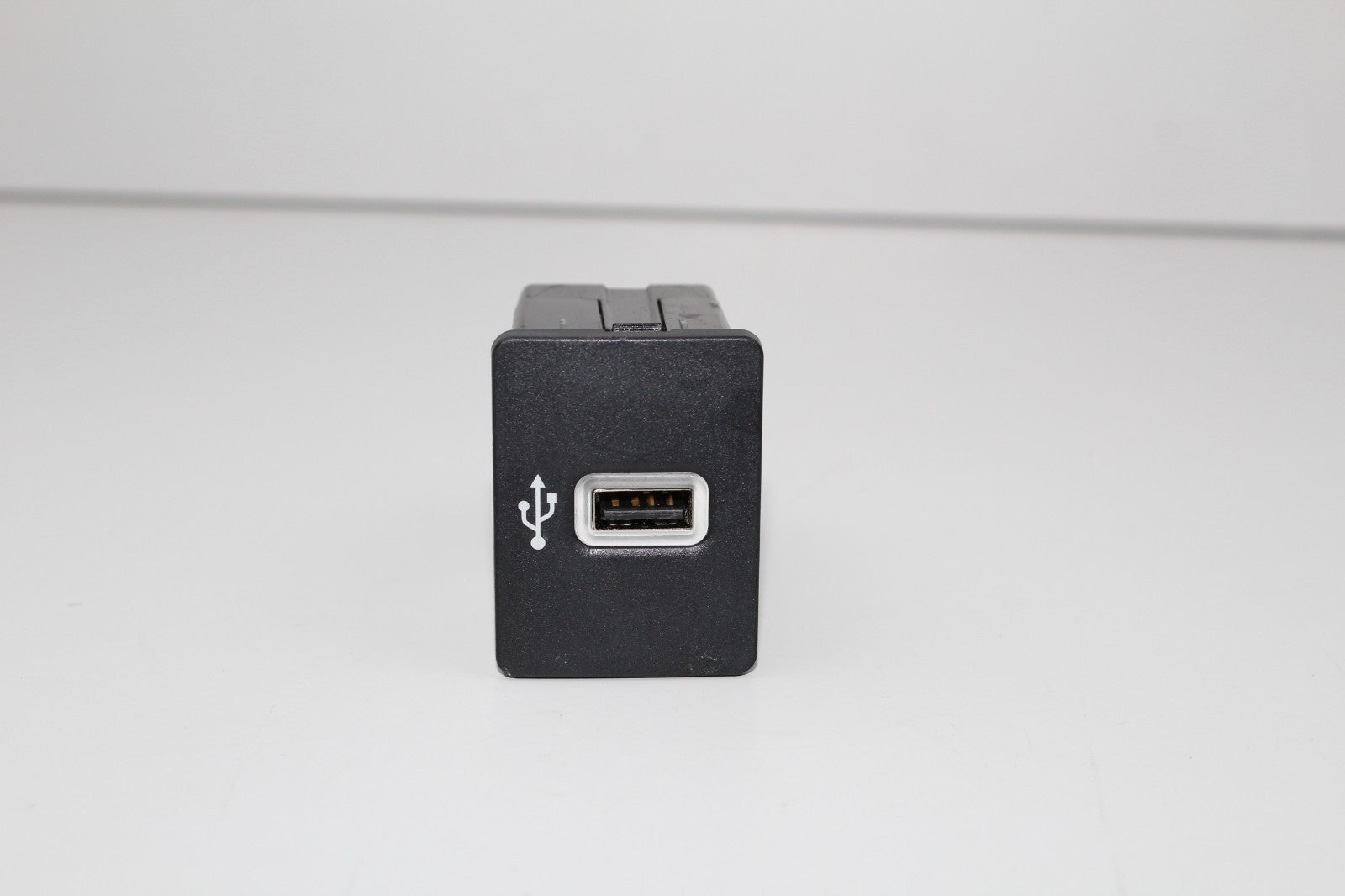  2017-20 LINCOLN MKZ CENTER CONSOLE MEDIA USB CHARGER PORT USB HP5T14F014AC