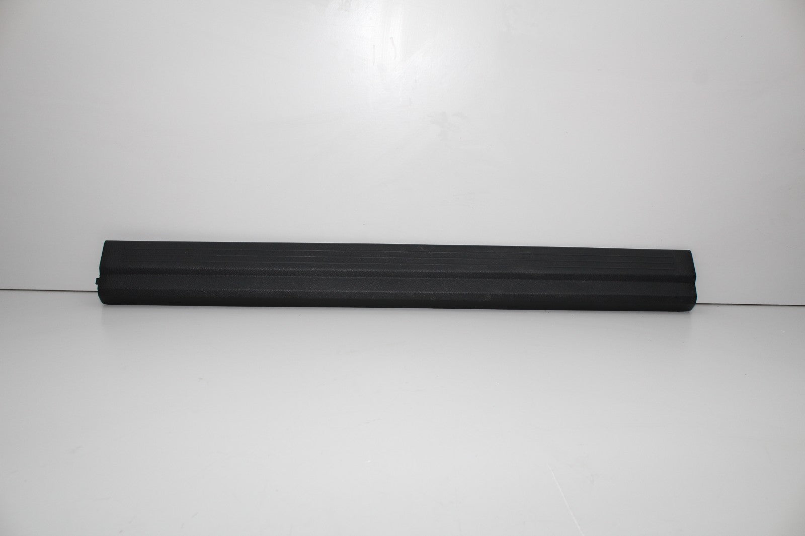 10-16 MERCEDES E350 FRONT LEFT DOOR SCUFF TRIM PANNEL COVER OEM 2126860136