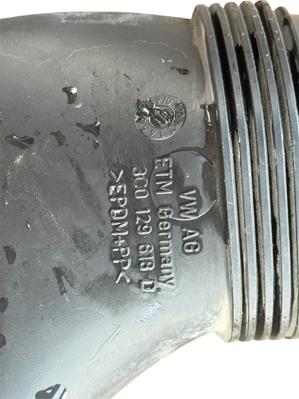 VW jetta Air intake pipe OEM 3C0129618D