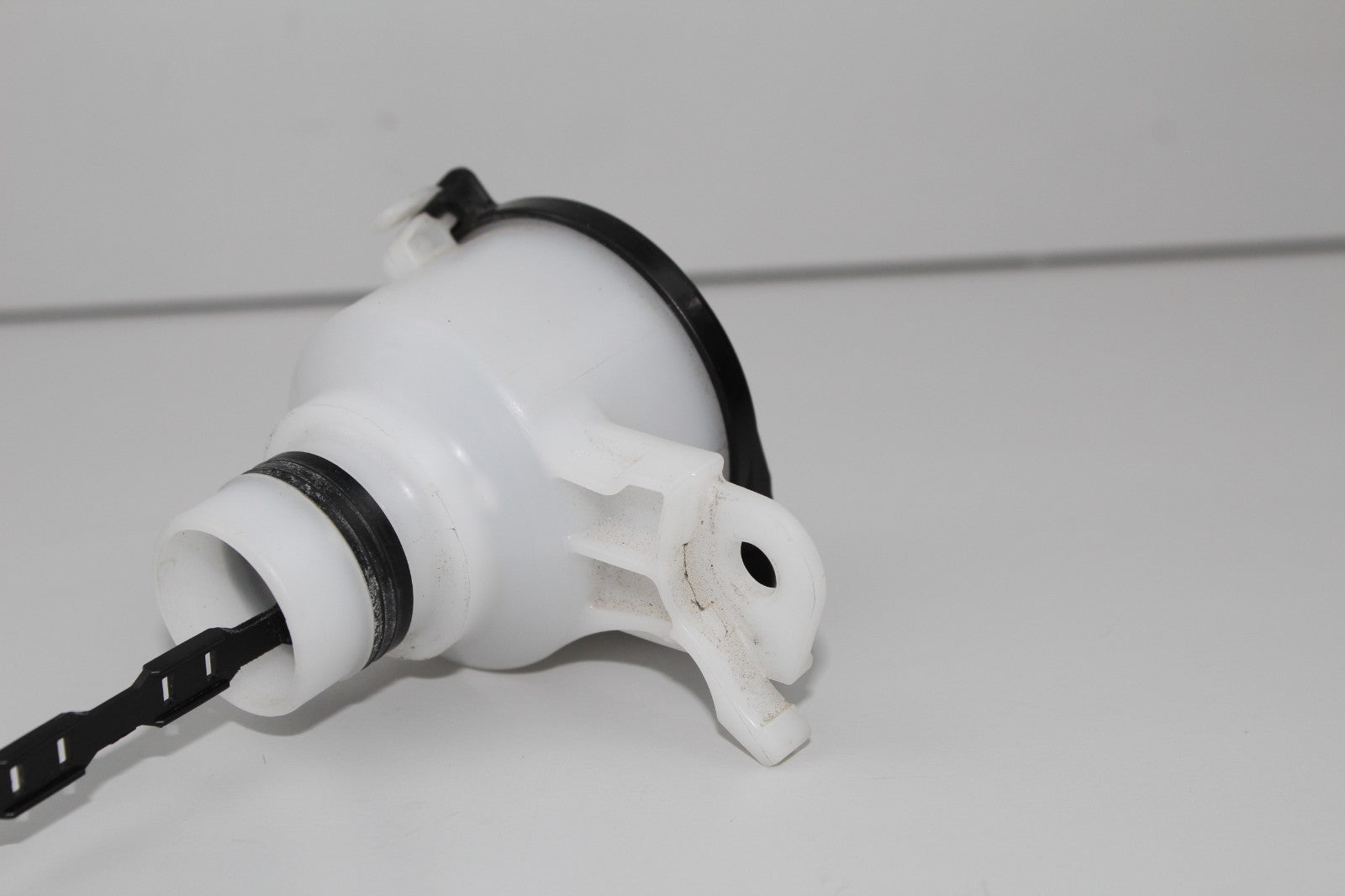 2012 MERCEDES E350 WIPING WATER TANK OEM 001588