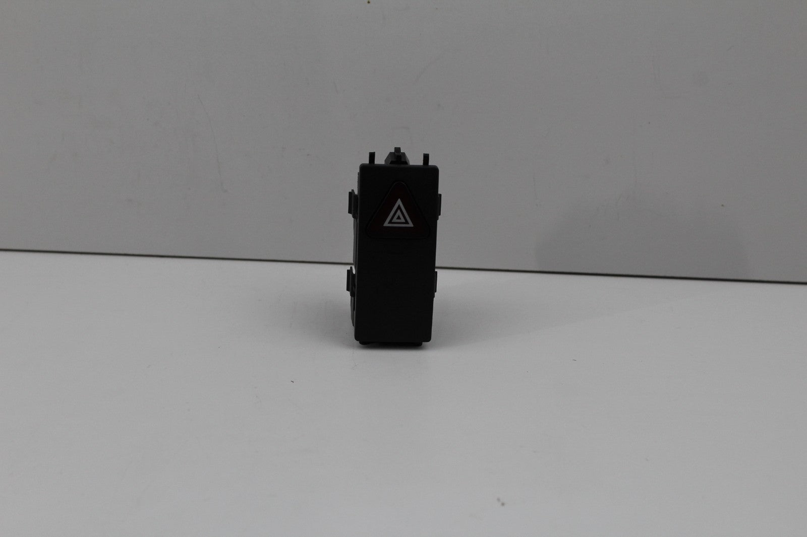 2010-13 MERCEDES E350 HAZARD WARNING LIGHT SWITCH OEM 2129052600