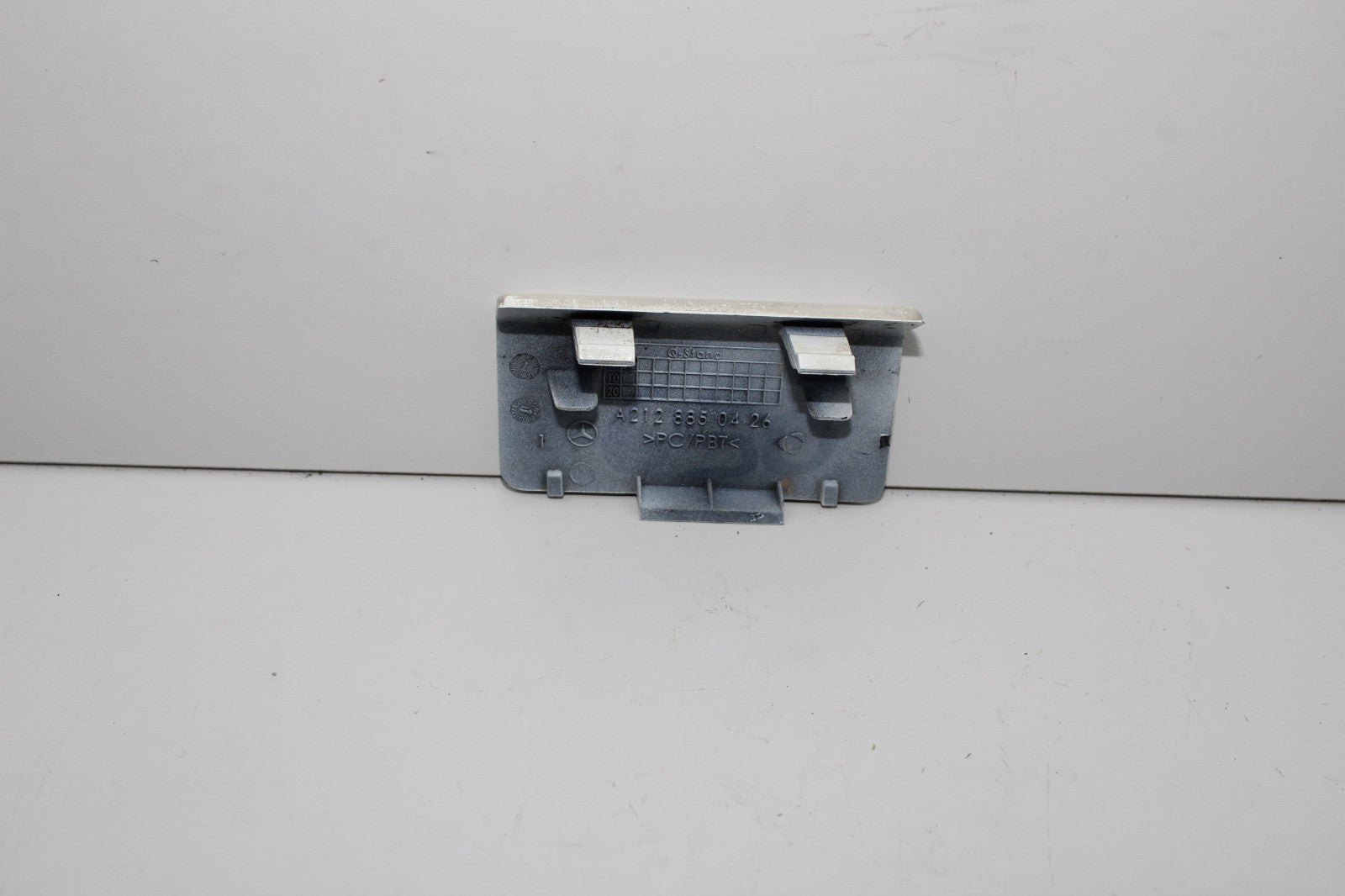 2010-13 MERCEDES E-CLASS REAR BUMPER TOW HOOK CAP OEM A2128850426