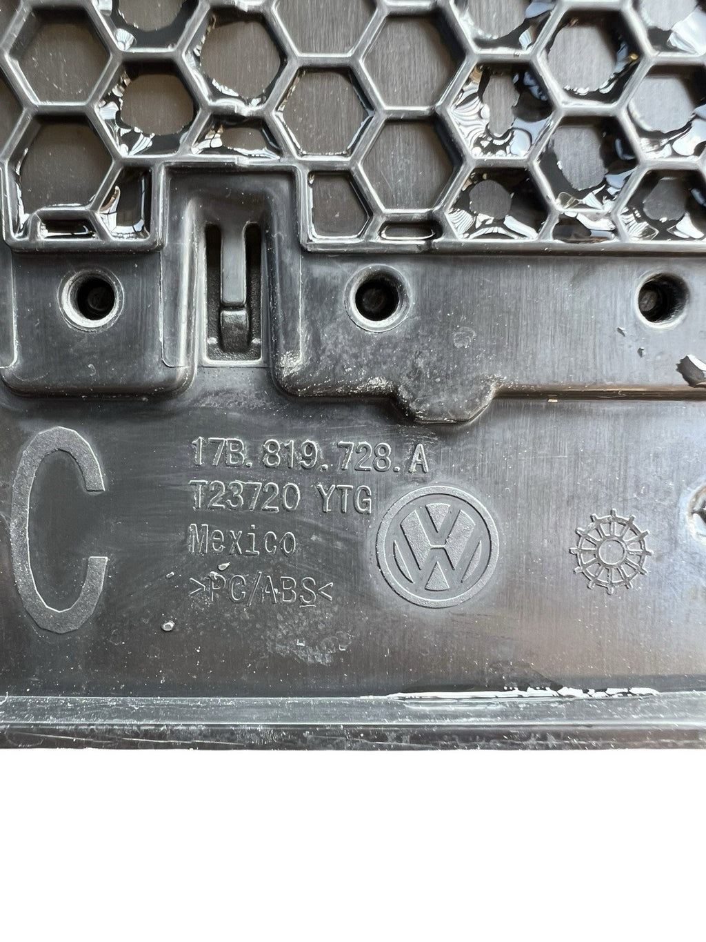 19-25 VW Jetta Center Vents Dashboard Air Vent W/Hazard Switch OEM 17B 819 728 A