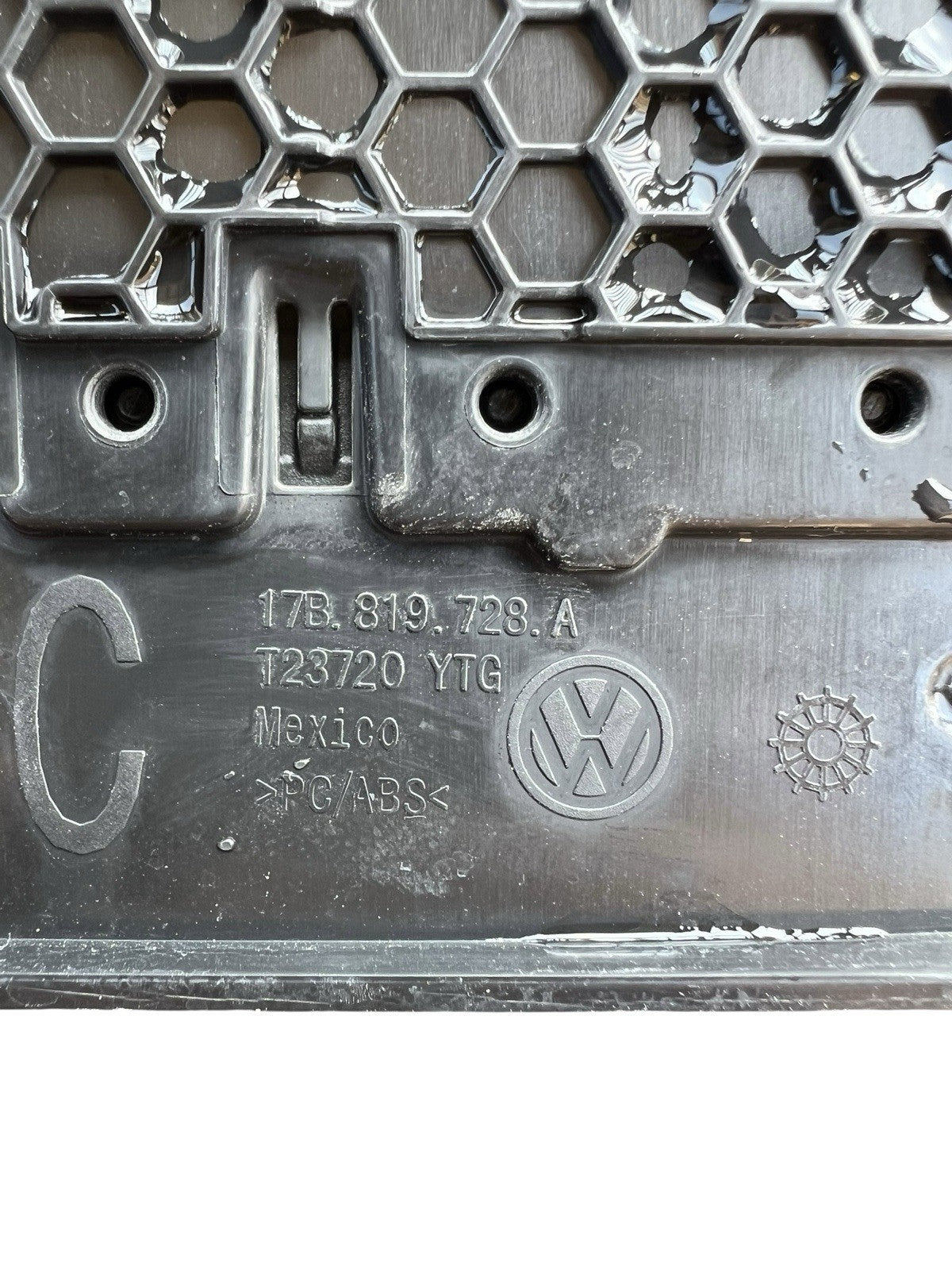 19-25 VW Jetta Center Vents Dashboard Air Vent W/Hazard Switch OEM 17B 819 728 A