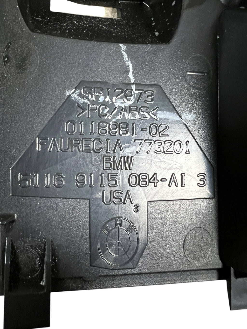 2007-13 BMW X5, E70 CENTER CONSOLE AUXILIARY PORT PANEL 0118981