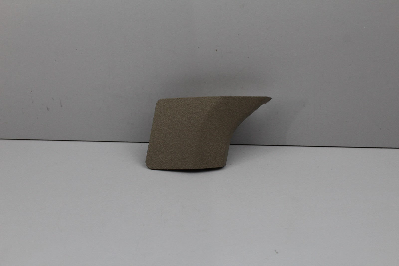 10-16 MERCEDES E350 FRONT LEFT DRIVER SIDE SEAT BELT TRIM COVER OEM A2129181130