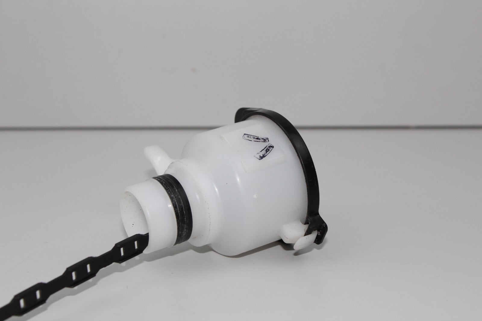 2012 MERCEDES E350 WIPING WATER TANK OEM 001588