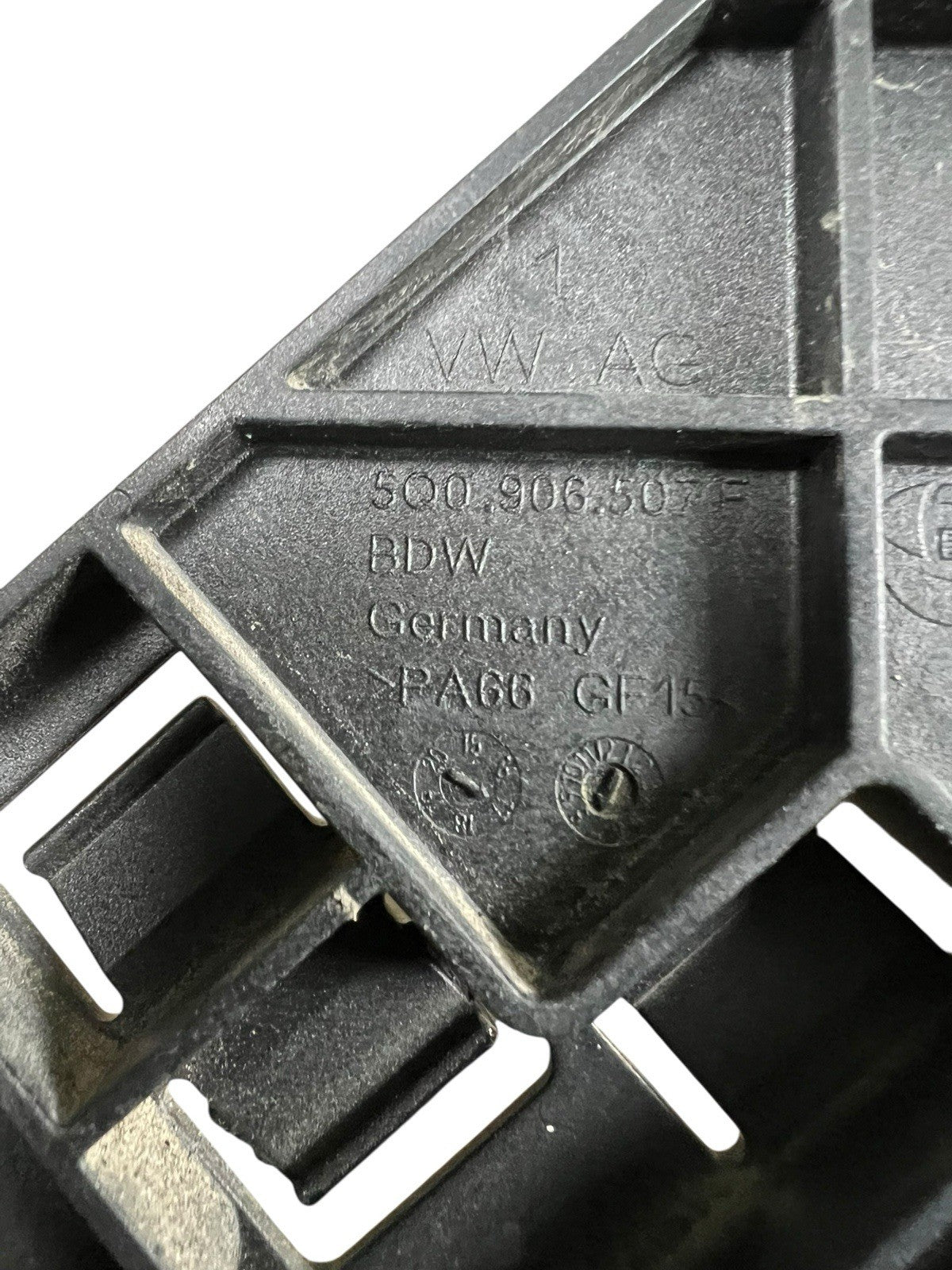 15-20 Audi A3 ECM Engine Computer Control Module Bracket OEM￼5q0906507f