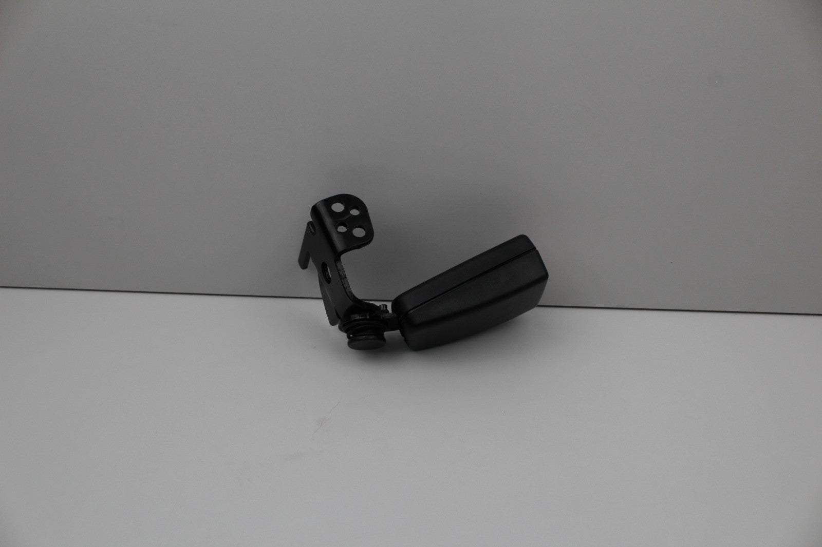 2011-16 MERCEDES E350 REAR RIGHT SEAT BUCKLE OEM 34026467B