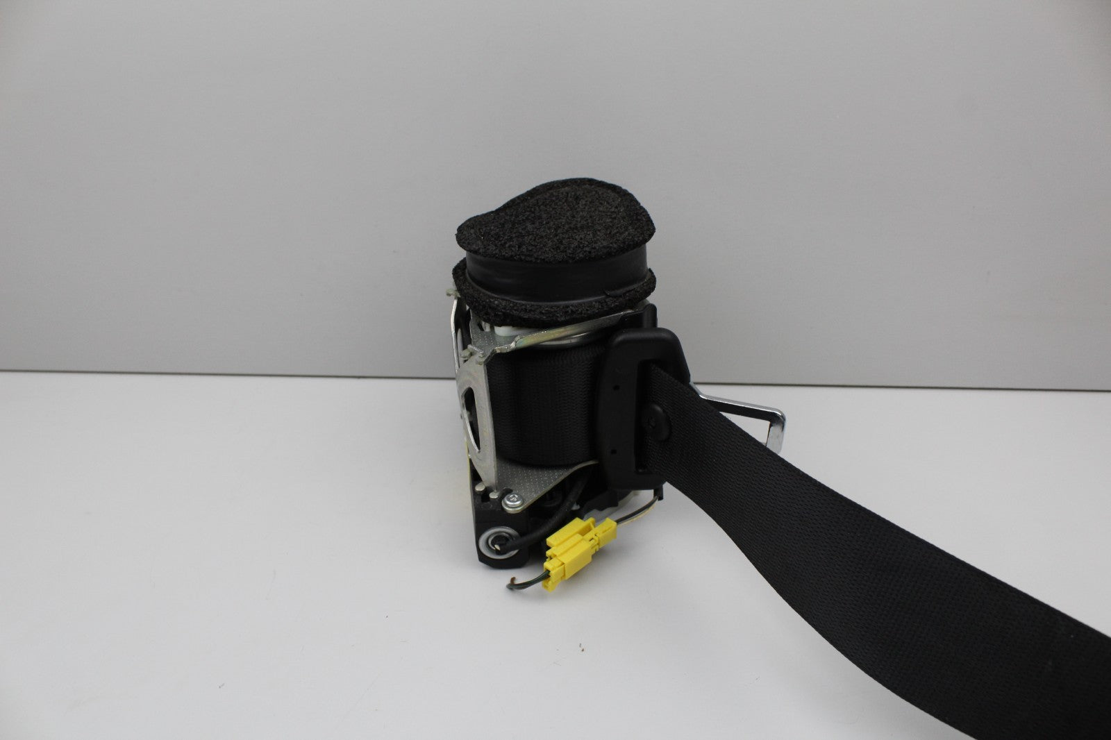 2010-16 MERCEDES E350 REAR LEFT SEAT BELT RETRACTOR OEM 2128600385