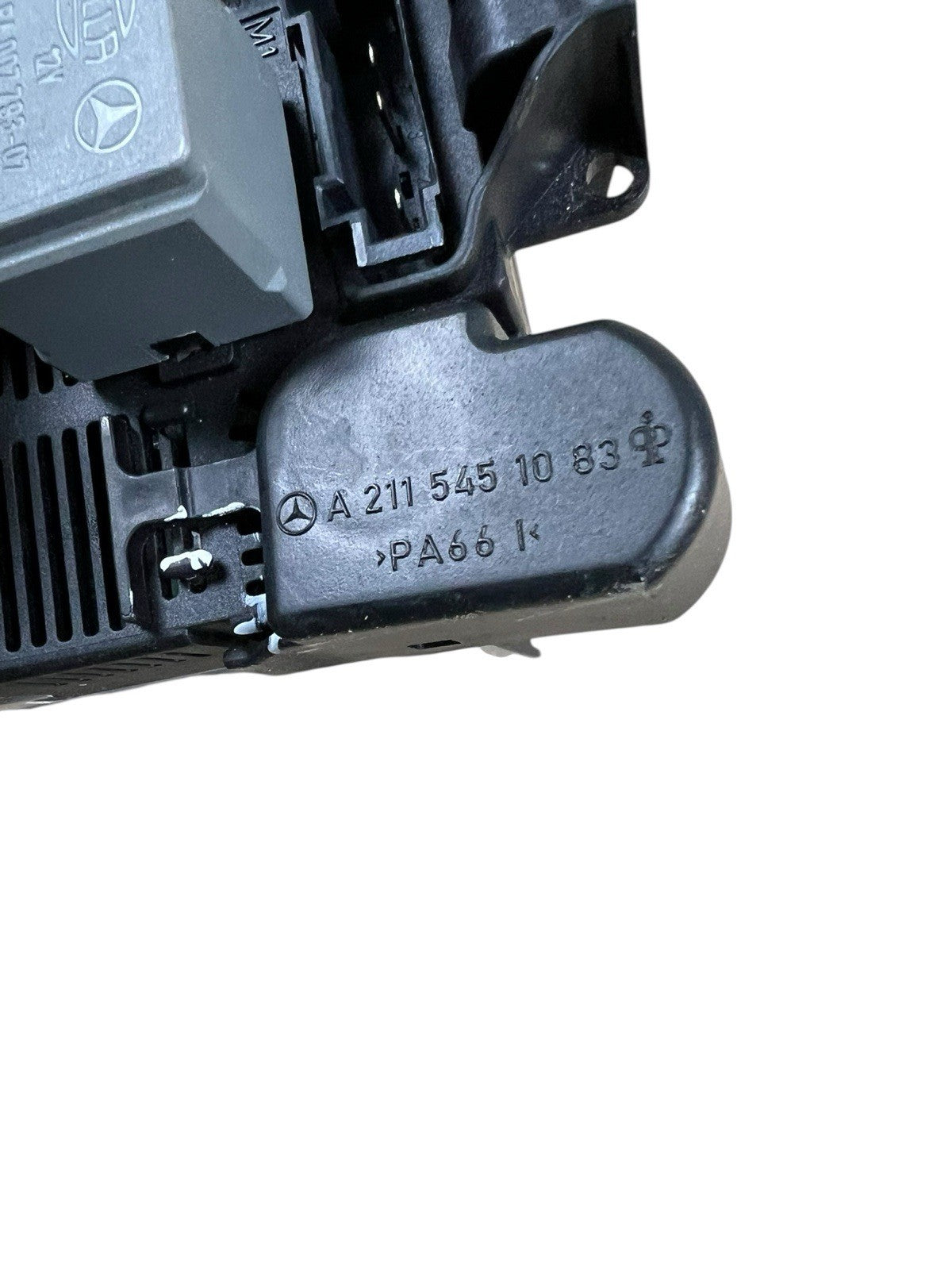 2006 Mercedes-Benz E350 Fuse Box OEM ￼A2115451083