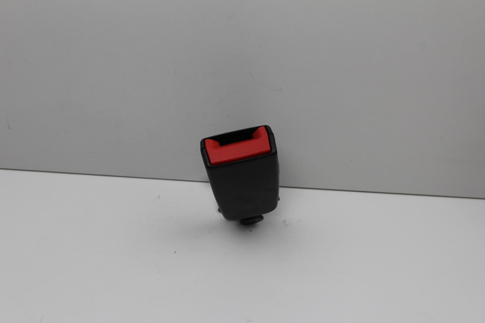 2012-18 MERCEDES E350 REAR LEFT SIDE SEAT BELT BUCKLE OEM A2128602169