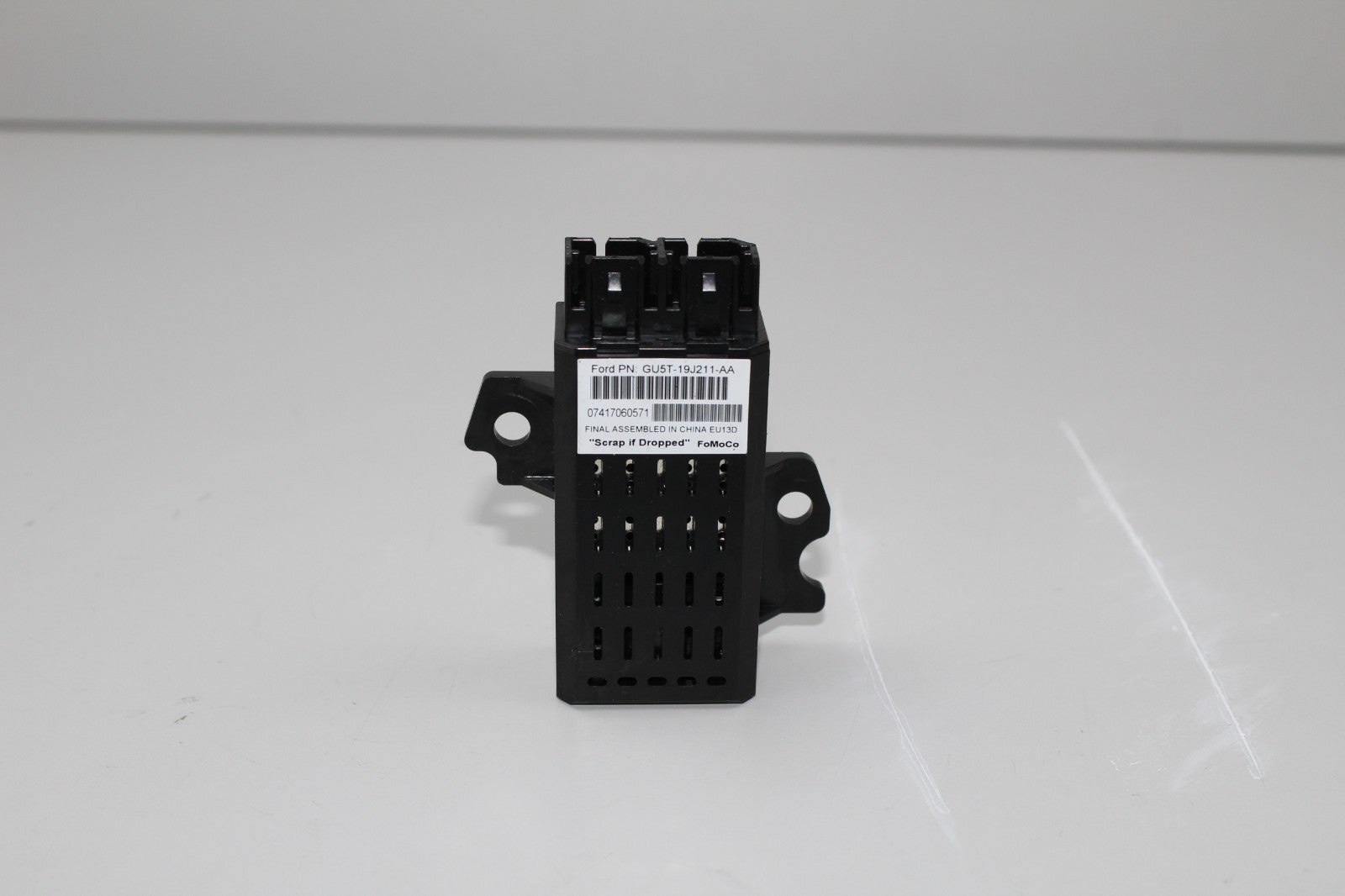2017-20 LINCOLN MKZ CONTINENTAL CENTER CONSOLE USB CHARGER ADAPTER PORT UNIT OEM