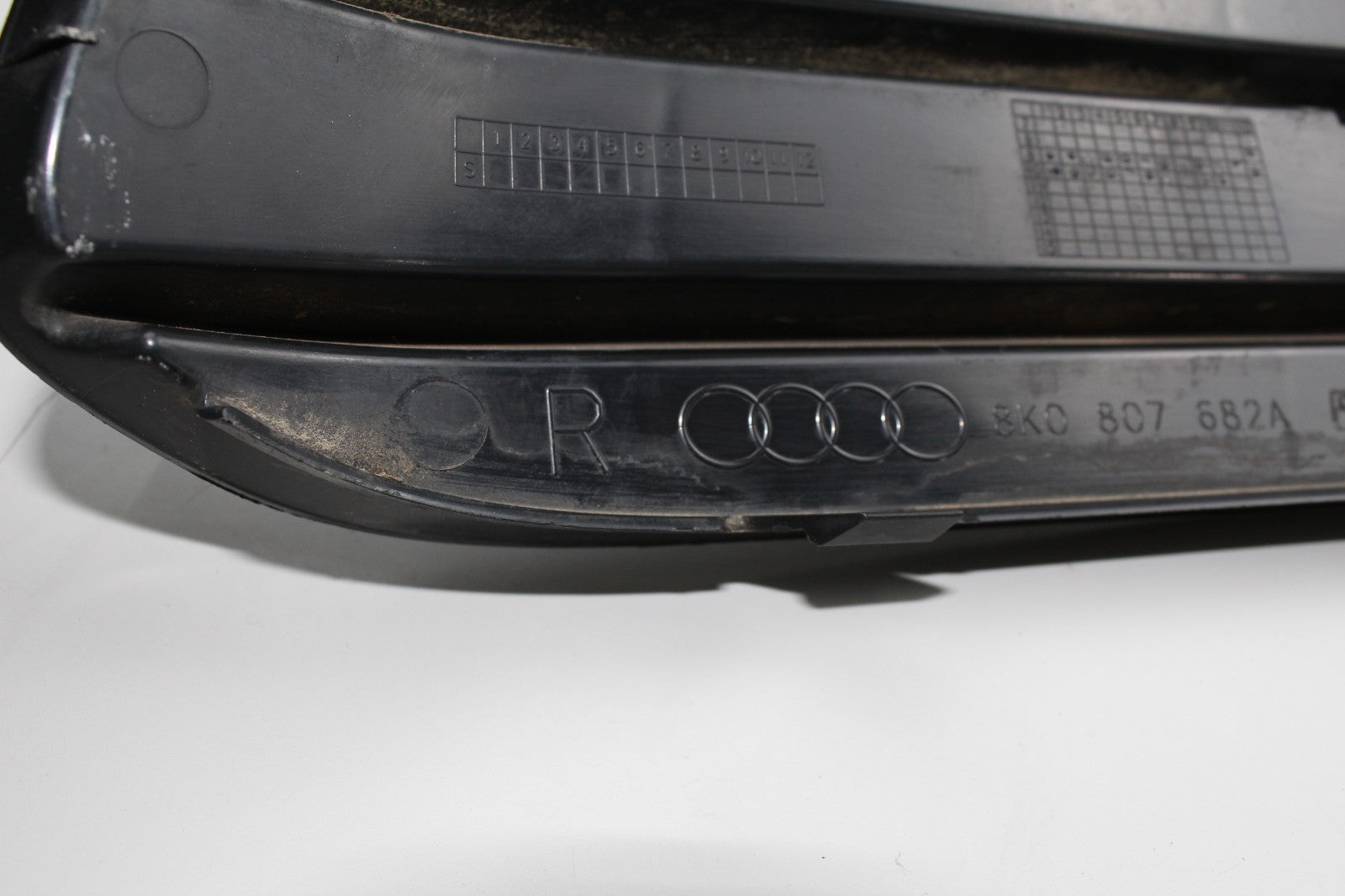 2009-12 AUDI A4 FRONT RIGHT FOG LIGHT GRILLE OEM 8K0807682A