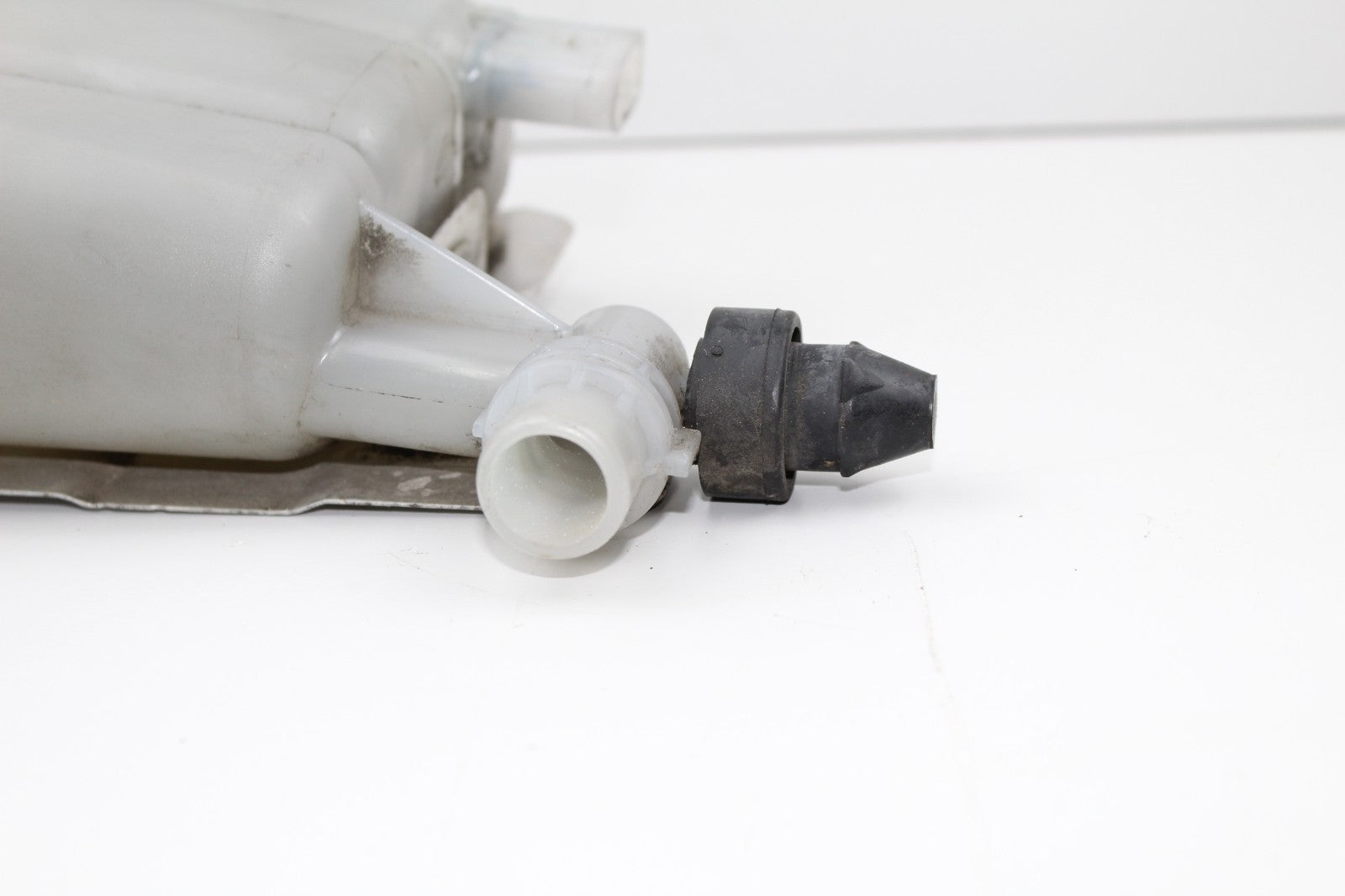 2009-2017 Audi A4 A5 Q5 Coolant Overflow Reservoir Tank OEM 8K0121403ND