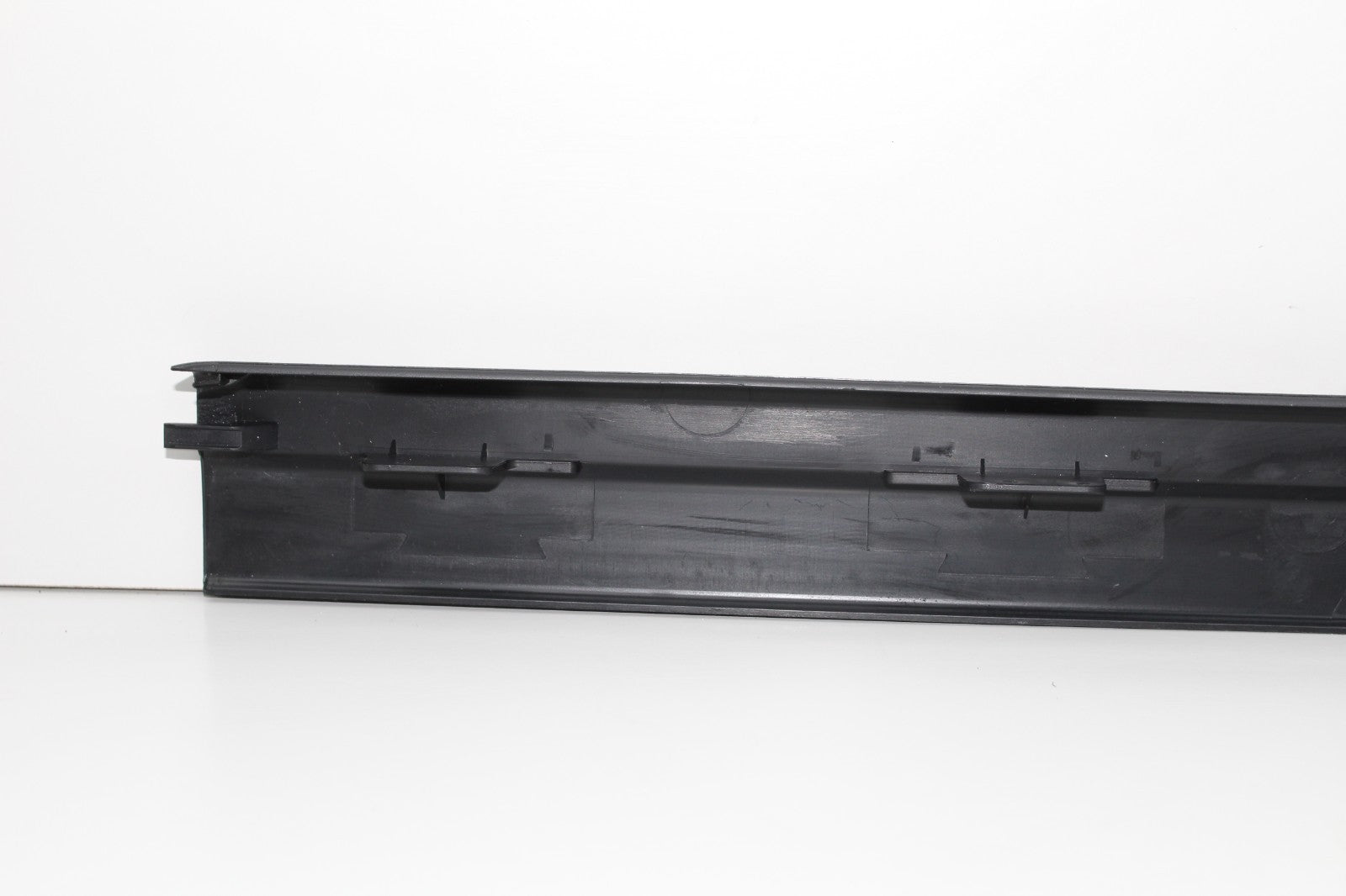10-16 MERCEDES E350 FRONT LEFT DOOR SCUFF TRIM PANNEL COVER OEM 2126860136