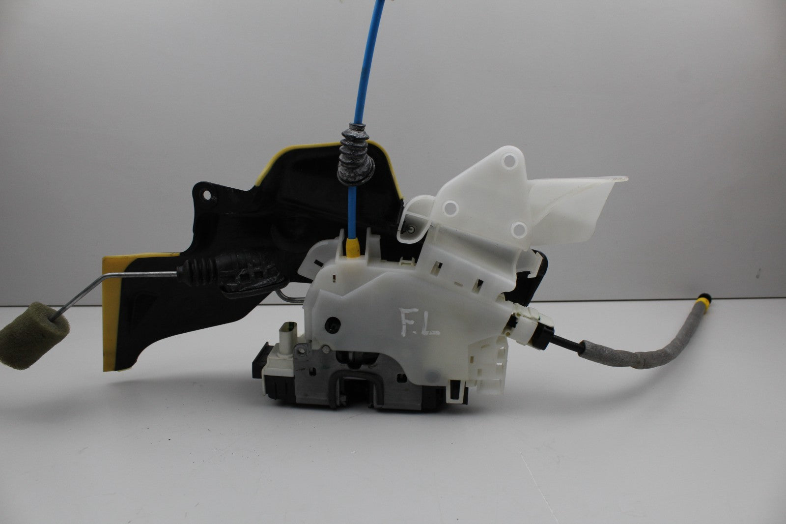 2010-16 MERCEDES BENZ FRONT LEFT N/S DOOR LOCK MECHANISM OEM A2127230308