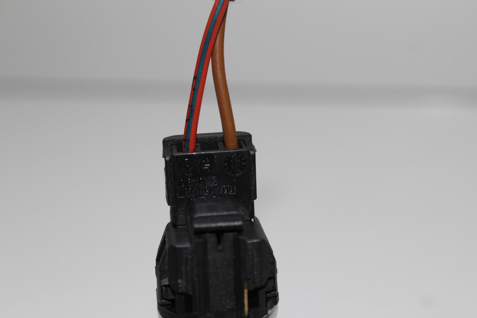 2011-16 MERCEDES E350 PORT N2 WIRE PLUG CONNECTOR OEM 0375450228