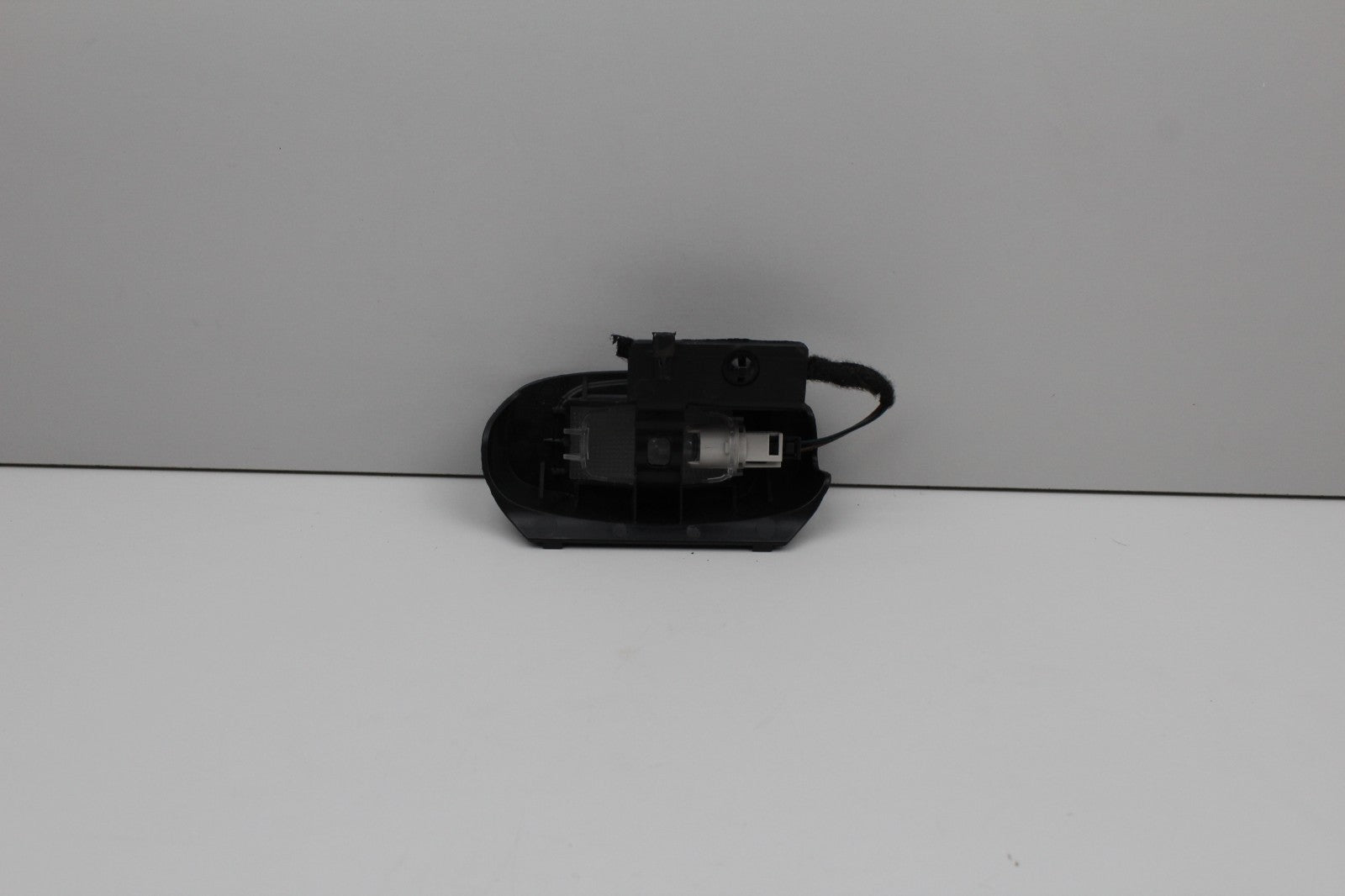 2010-16 MERCEDES E350 FRONT RIGHT INTERIORDOME LIGHT OEM A2129140010