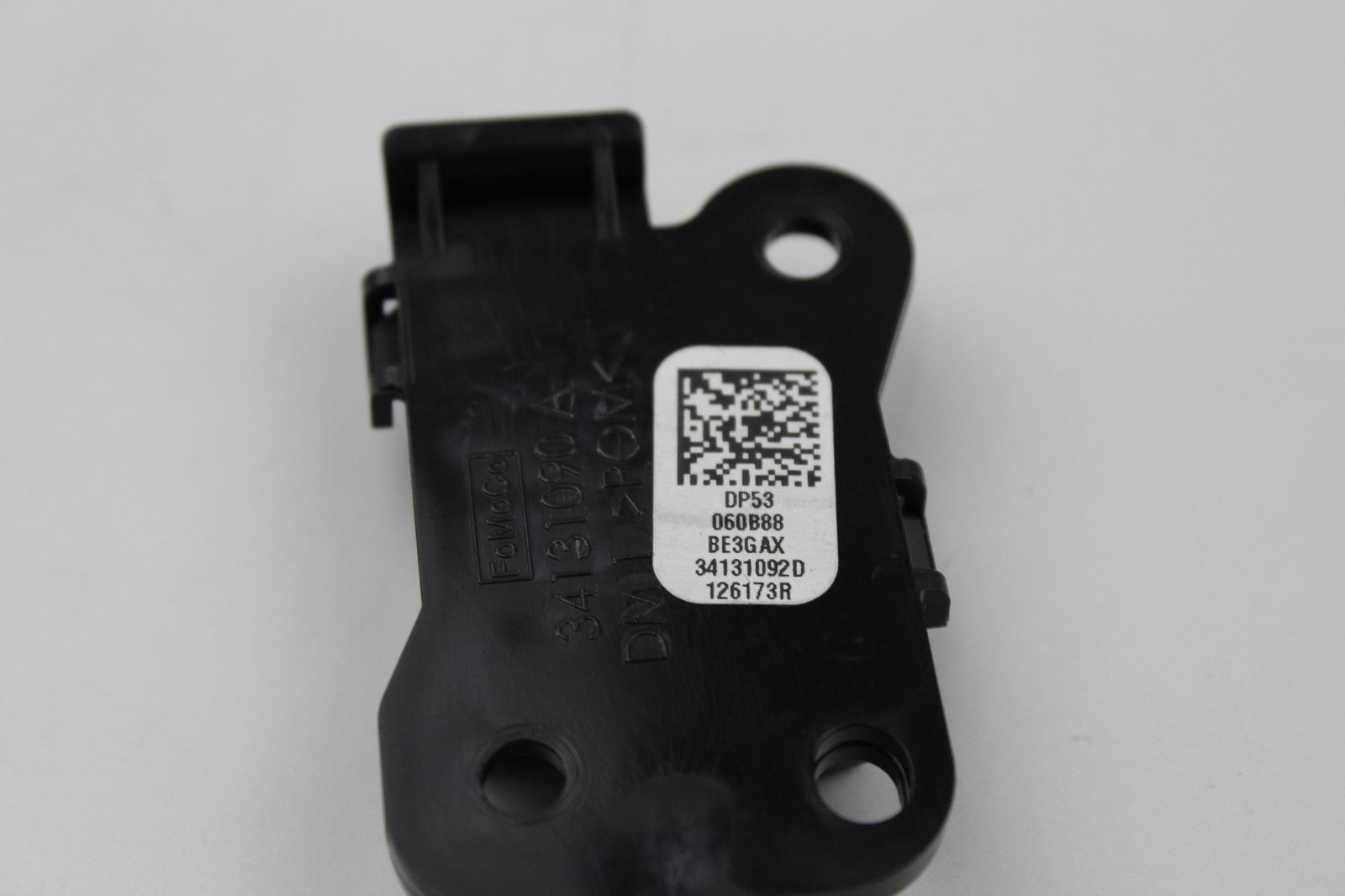 17-20 LINCOLN MKZ FRONT RIGHT PASSENGER SIDE CENTER CONSOLE LATCH OEM DP53060B88