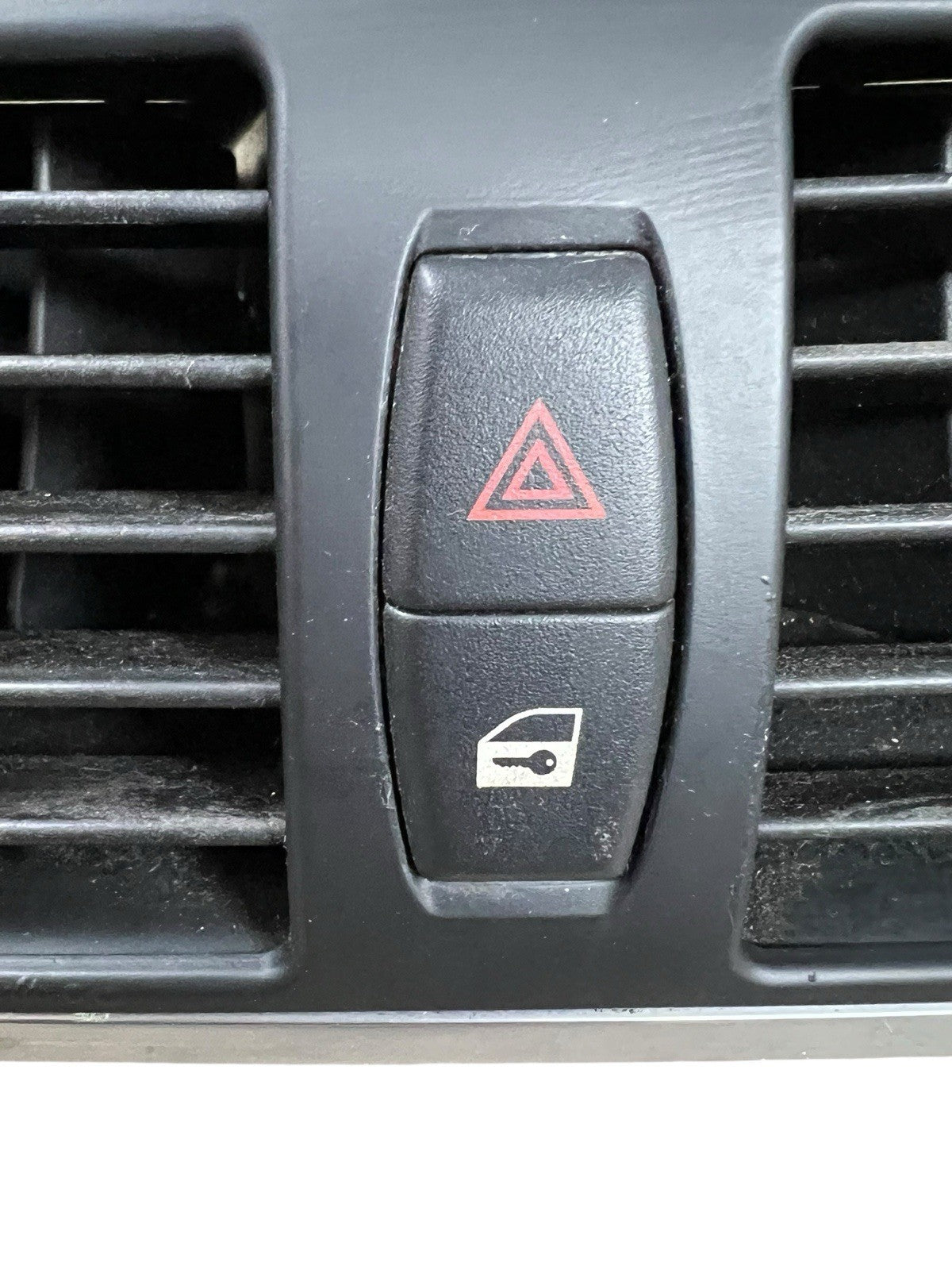 2009-2013 BMW X5 - Front Center DASH AIR VENT OEM 9210705