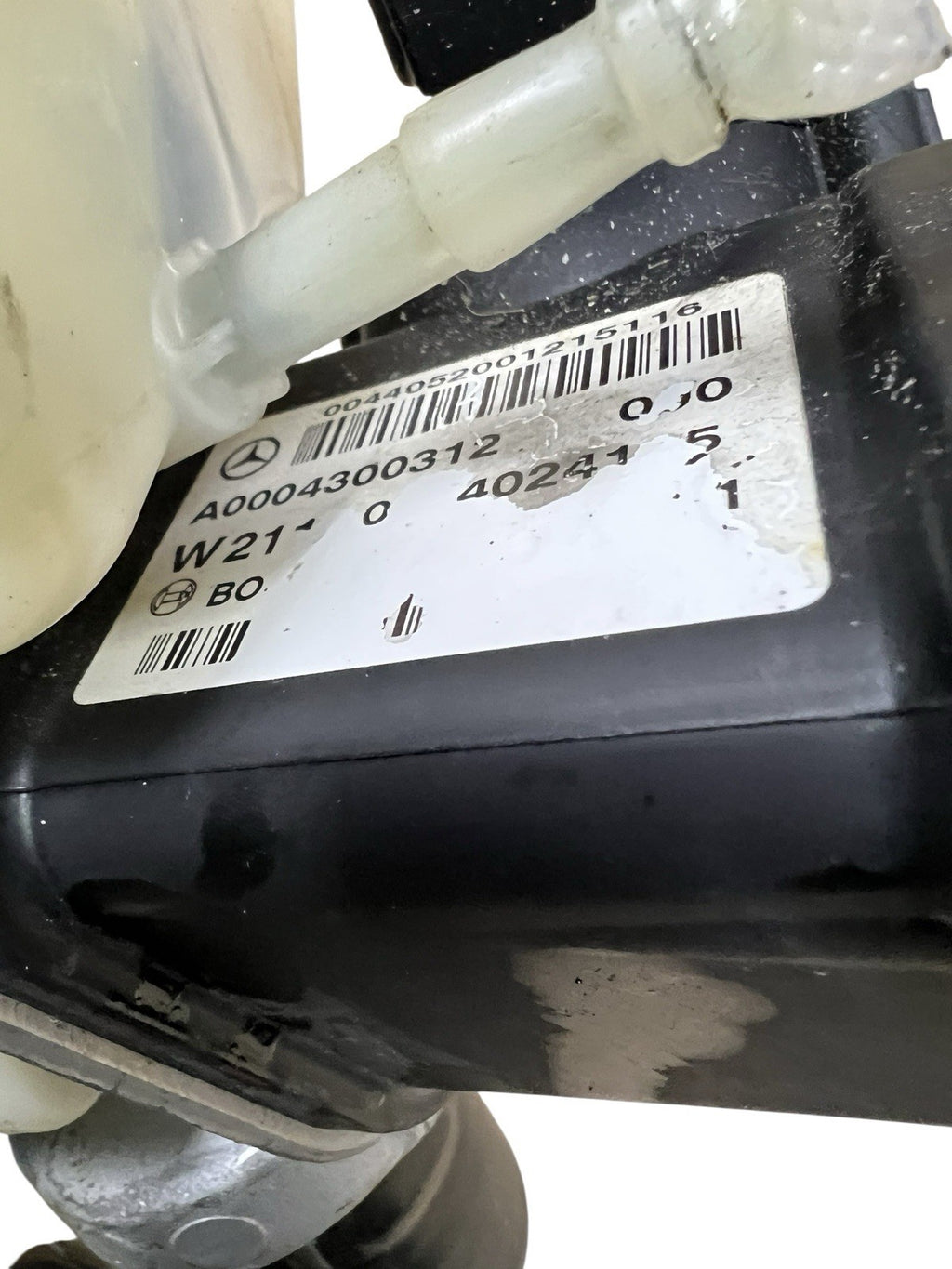 03-08 Mercedes E350 Brake Booster Master Cylinder Reservoir OEM A0004300312