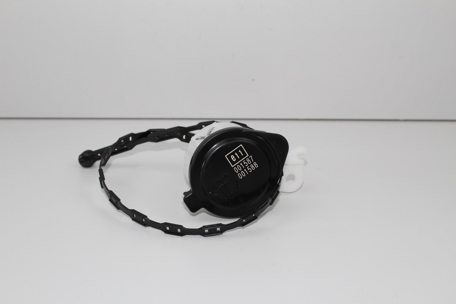 2012 MERCEDES E350 WIPING WATER TANK OEM 001588
