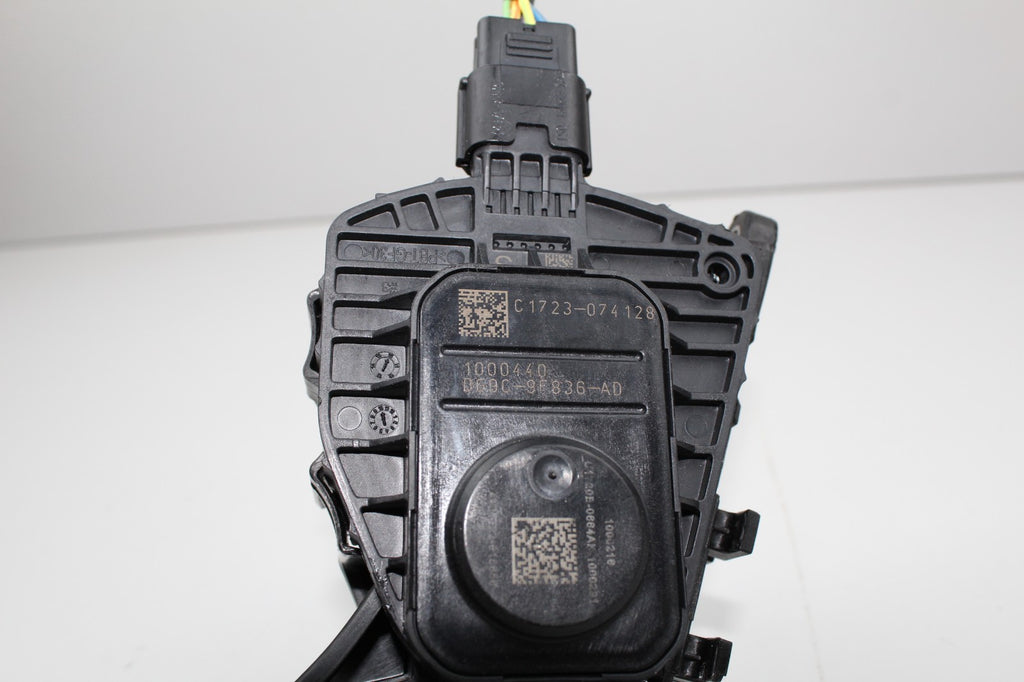 2017 LINCOLN MKZ ACCELERATOR GAS PEDAL OEM D69C9F836AD